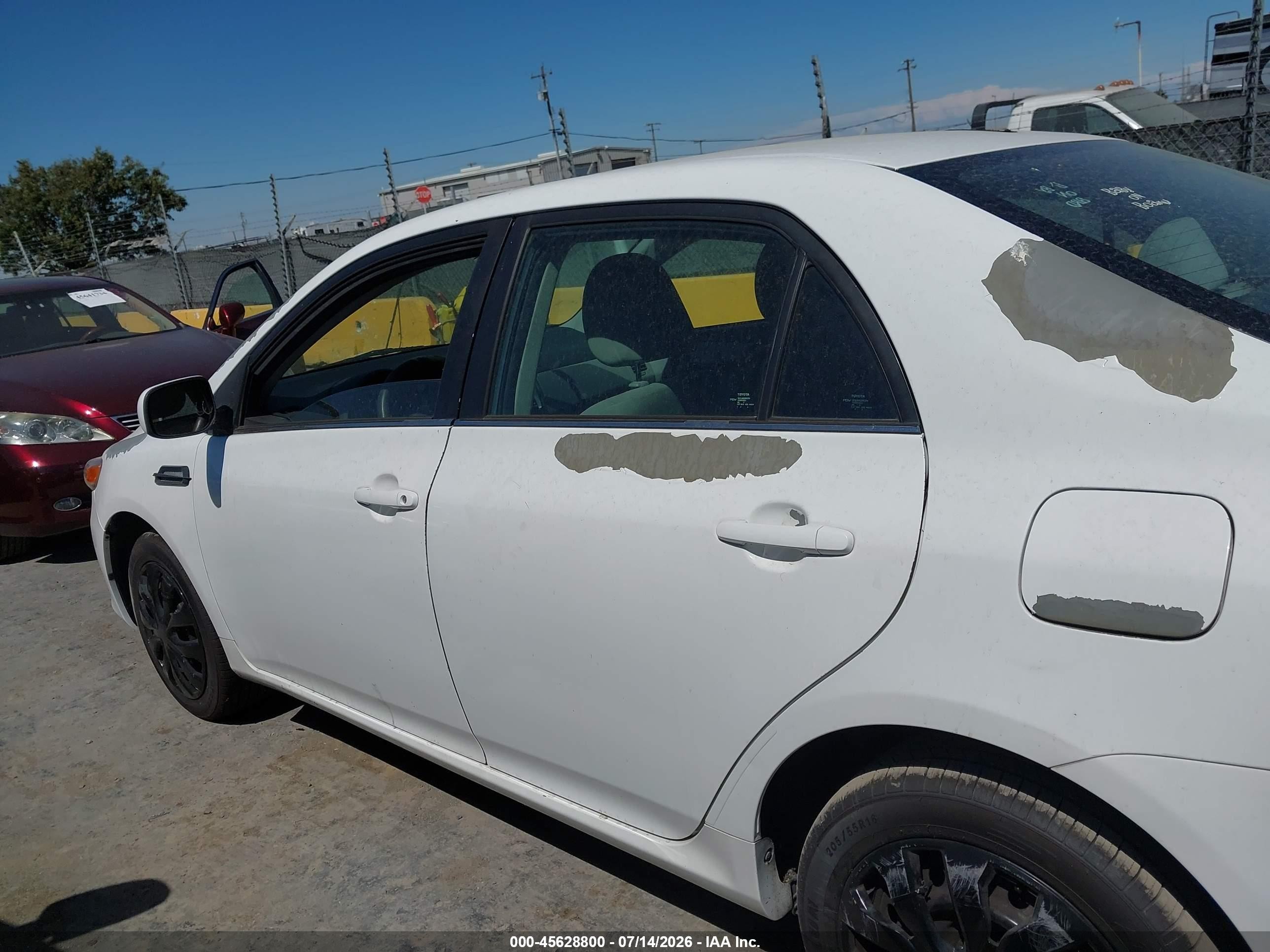 2013 Toyota Corolla Le White vin: 5YFBU4EE1DP132589
