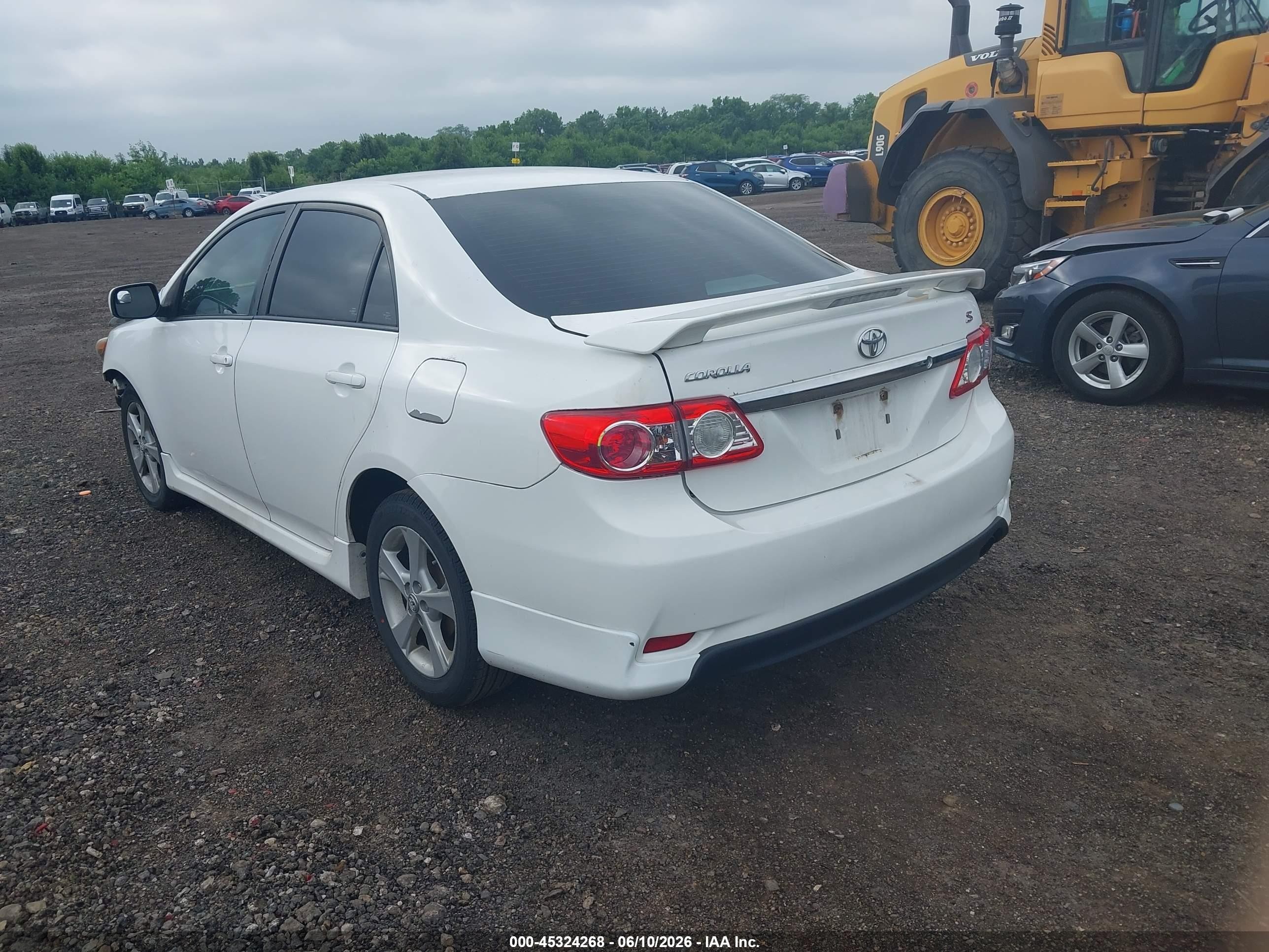 2013 Toyota Corolla S Белый vin: 5YFBU4EE1DP135654