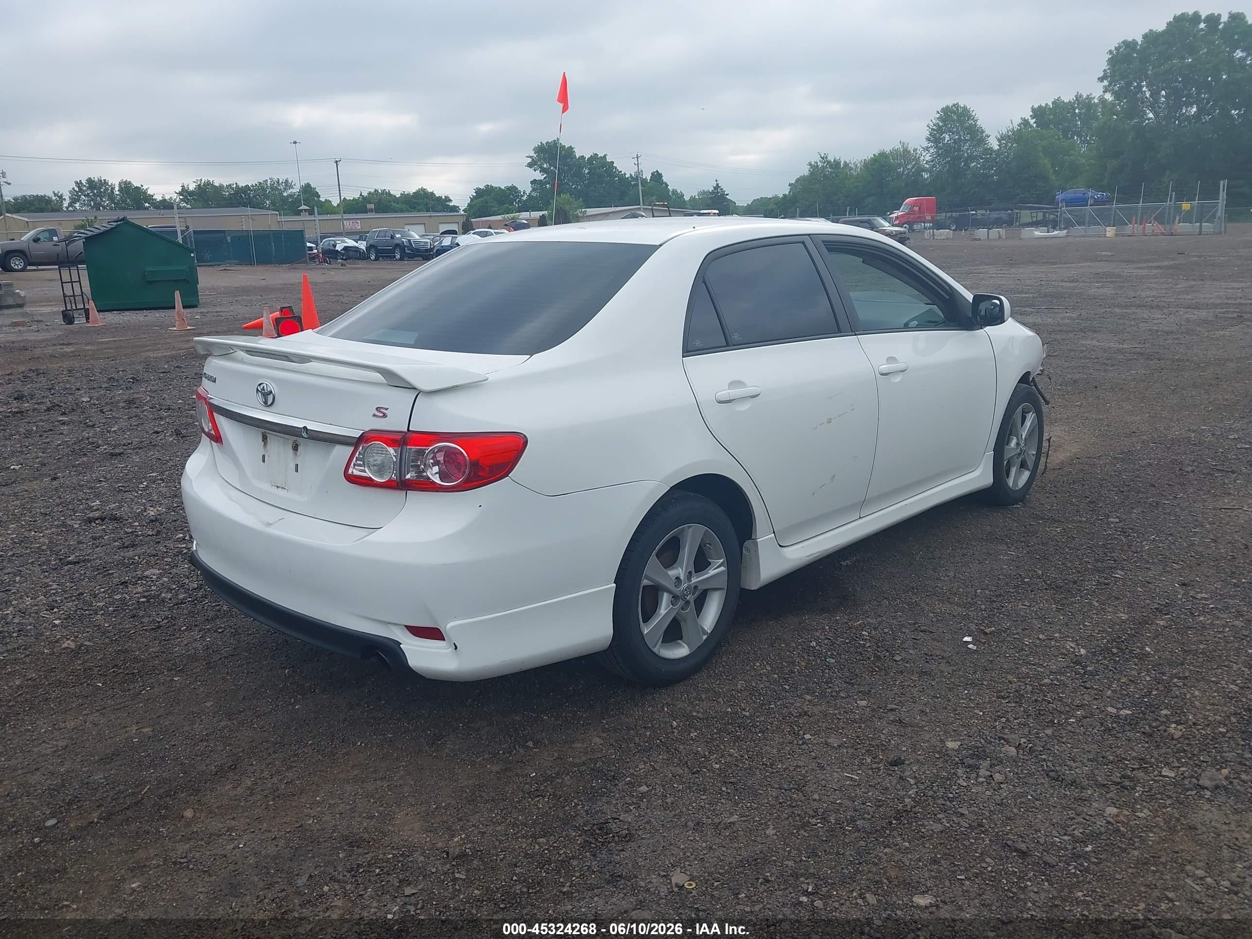 2013 Toyota Corolla S Белый vin: 5YFBU4EE1DP135654