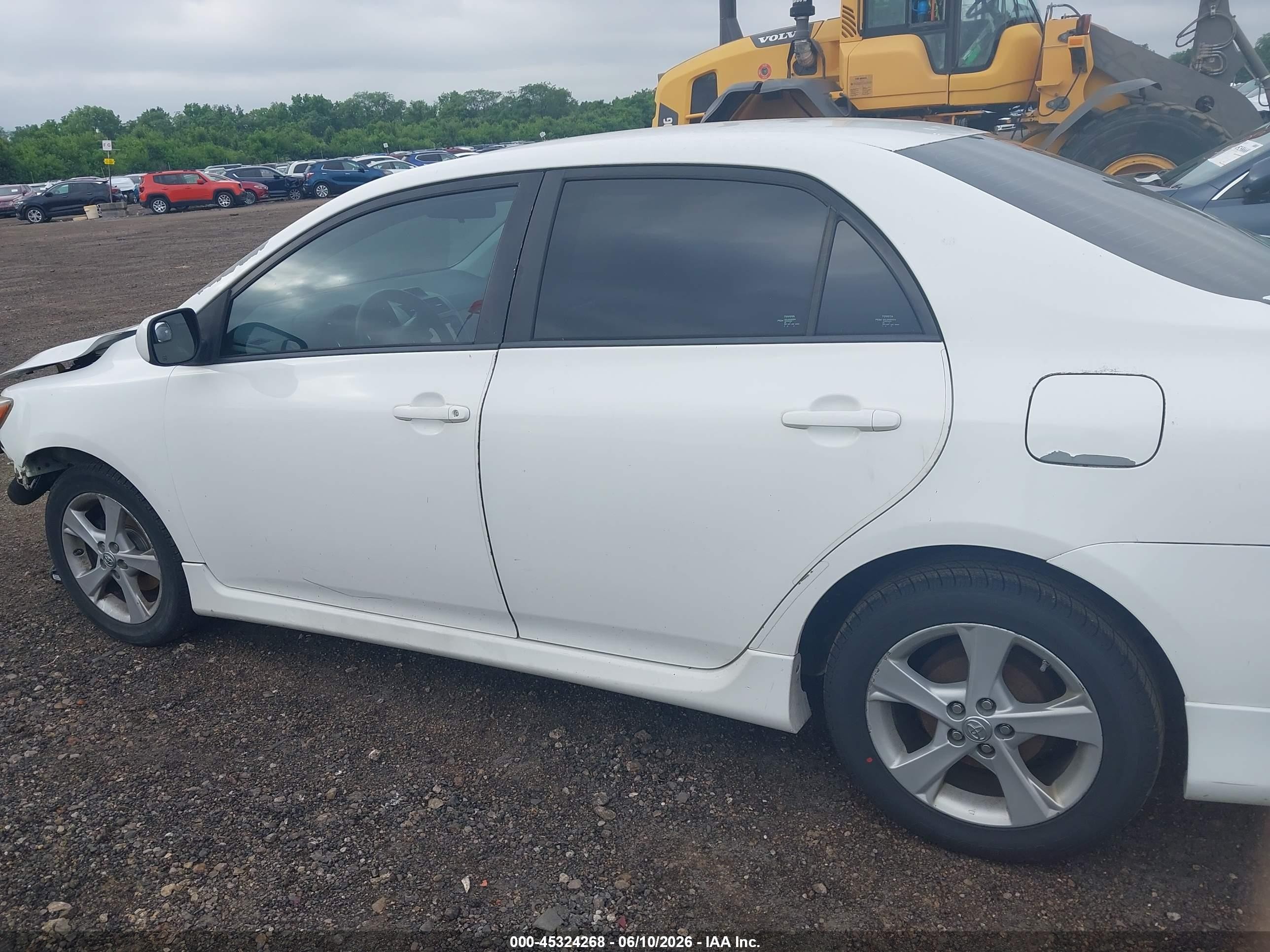 2013 Toyota Corolla S Белый vin: 5YFBU4EE1DP135654