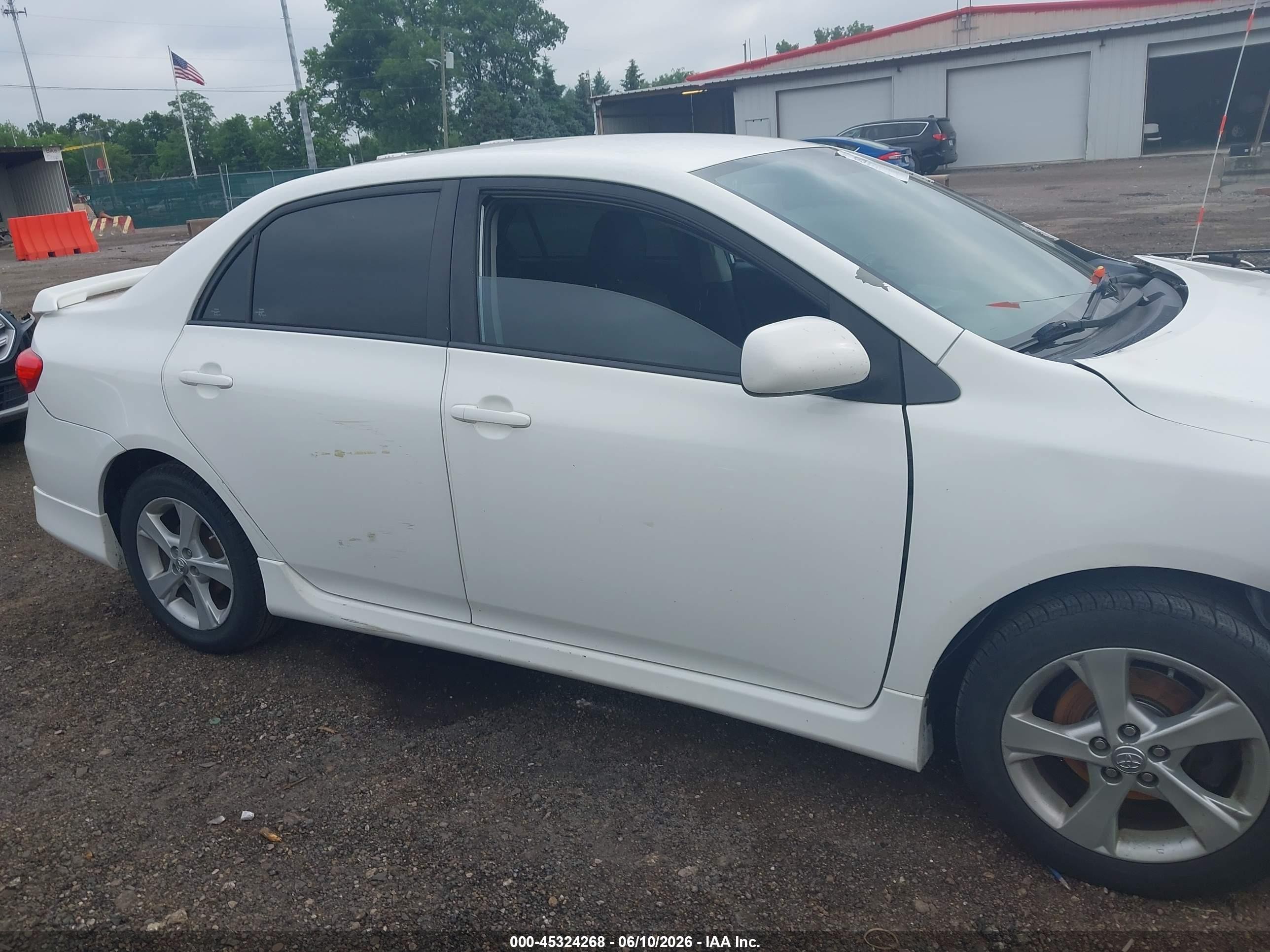 2013 Toyota Corolla S Белый vin: 5YFBU4EE1DP135654