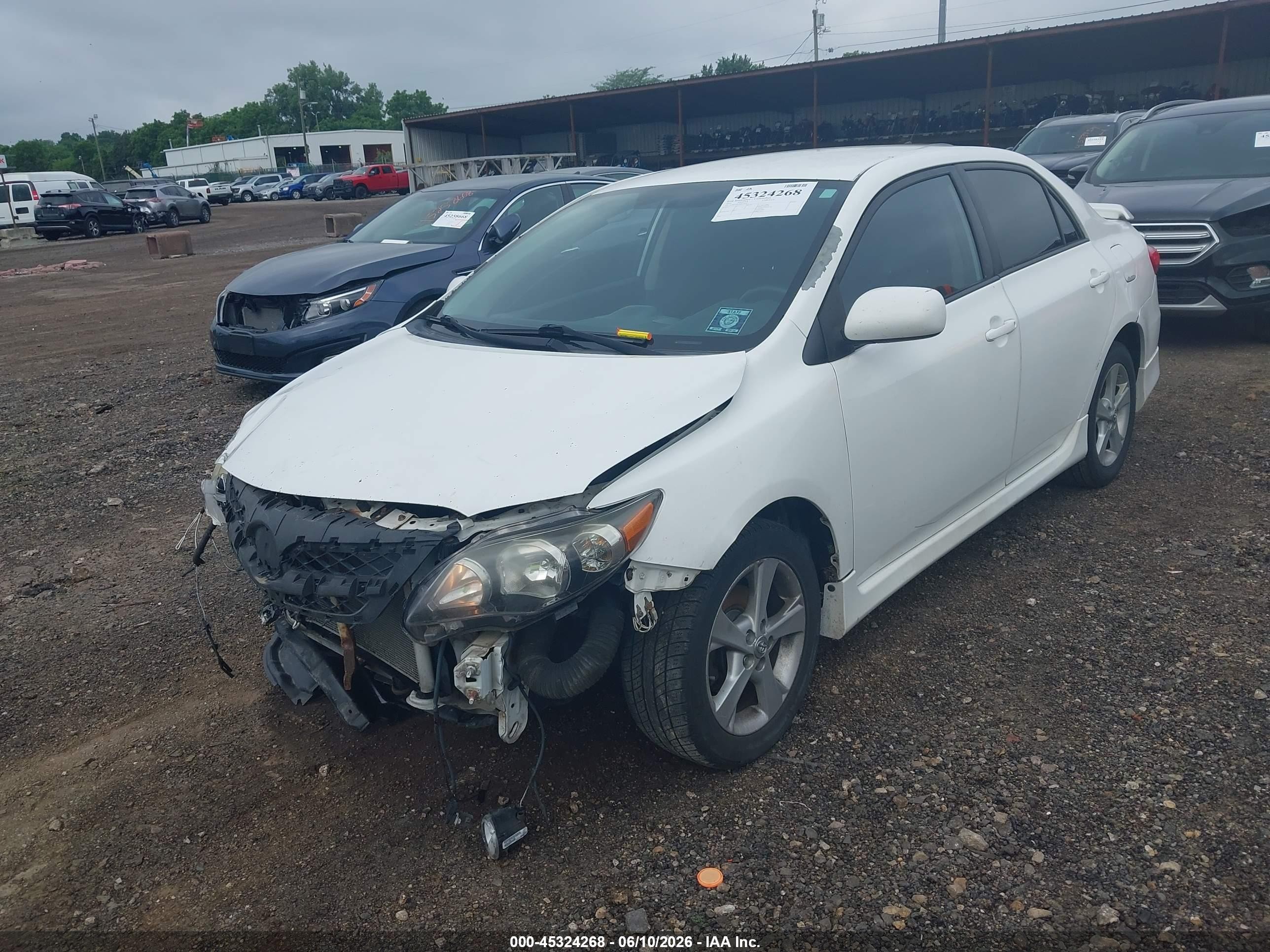 2013 Toyota Corolla S Белый vin: 5YFBU4EE1DP135654