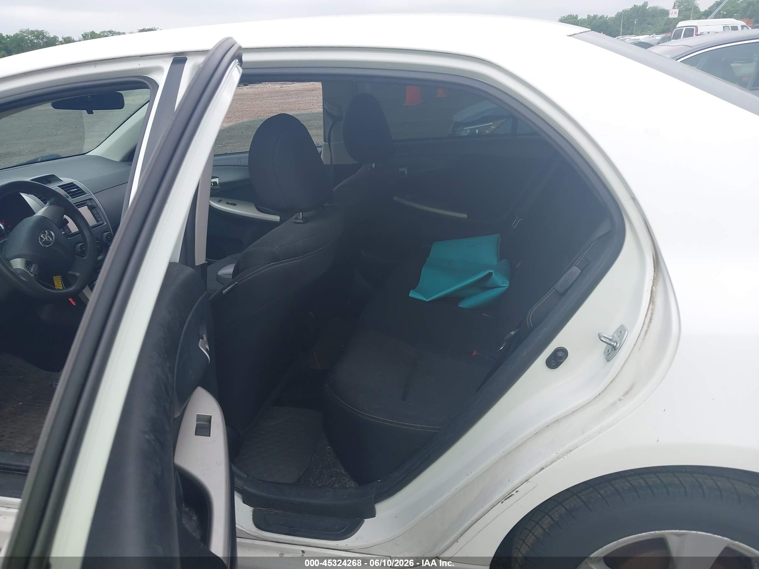 2013 Toyota Corolla S Белый vin: 5YFBU4EE1DP135654