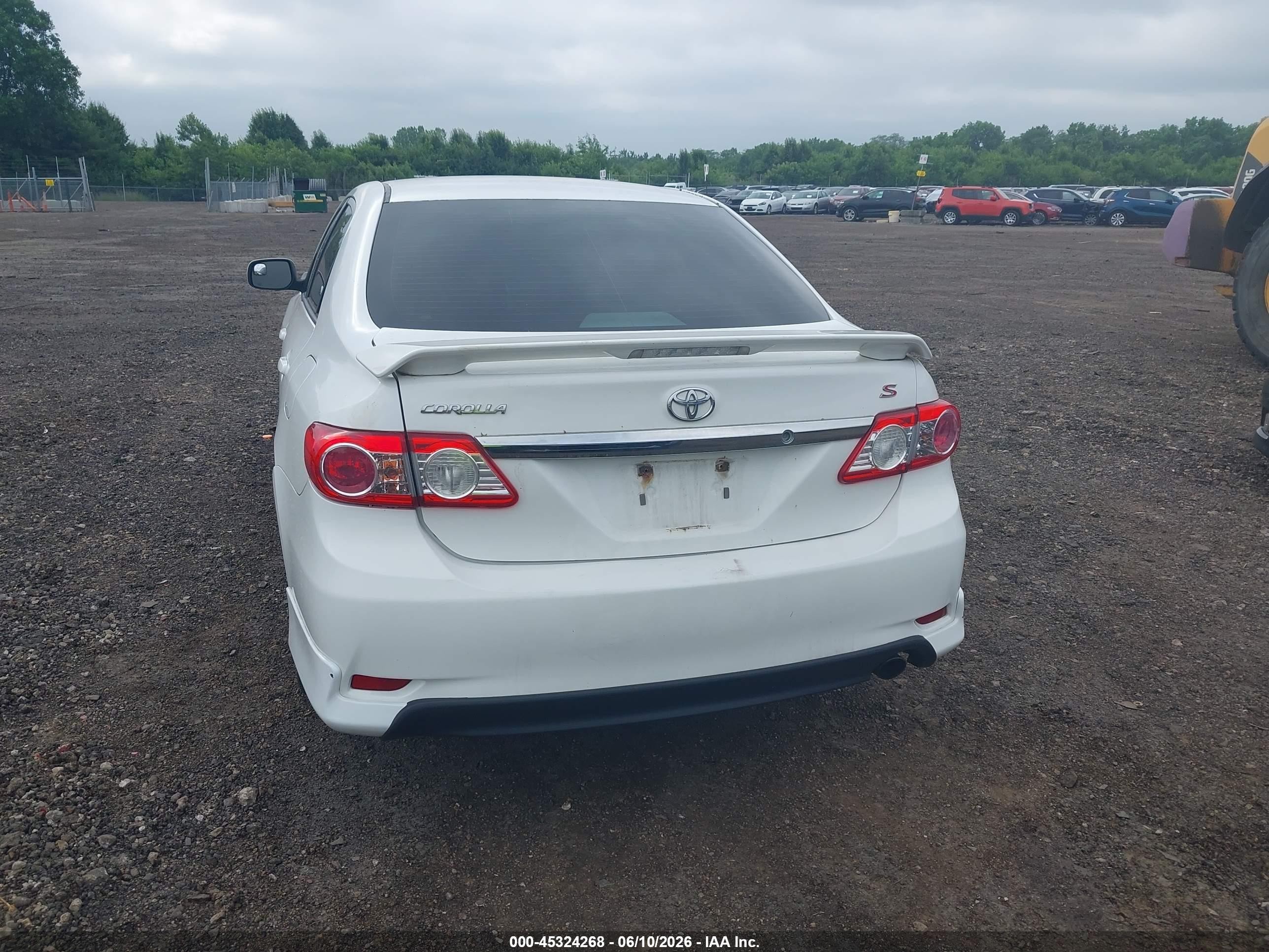 2013 Toyota Corolla S Белый vin: 5YFBU4EE1DP135654