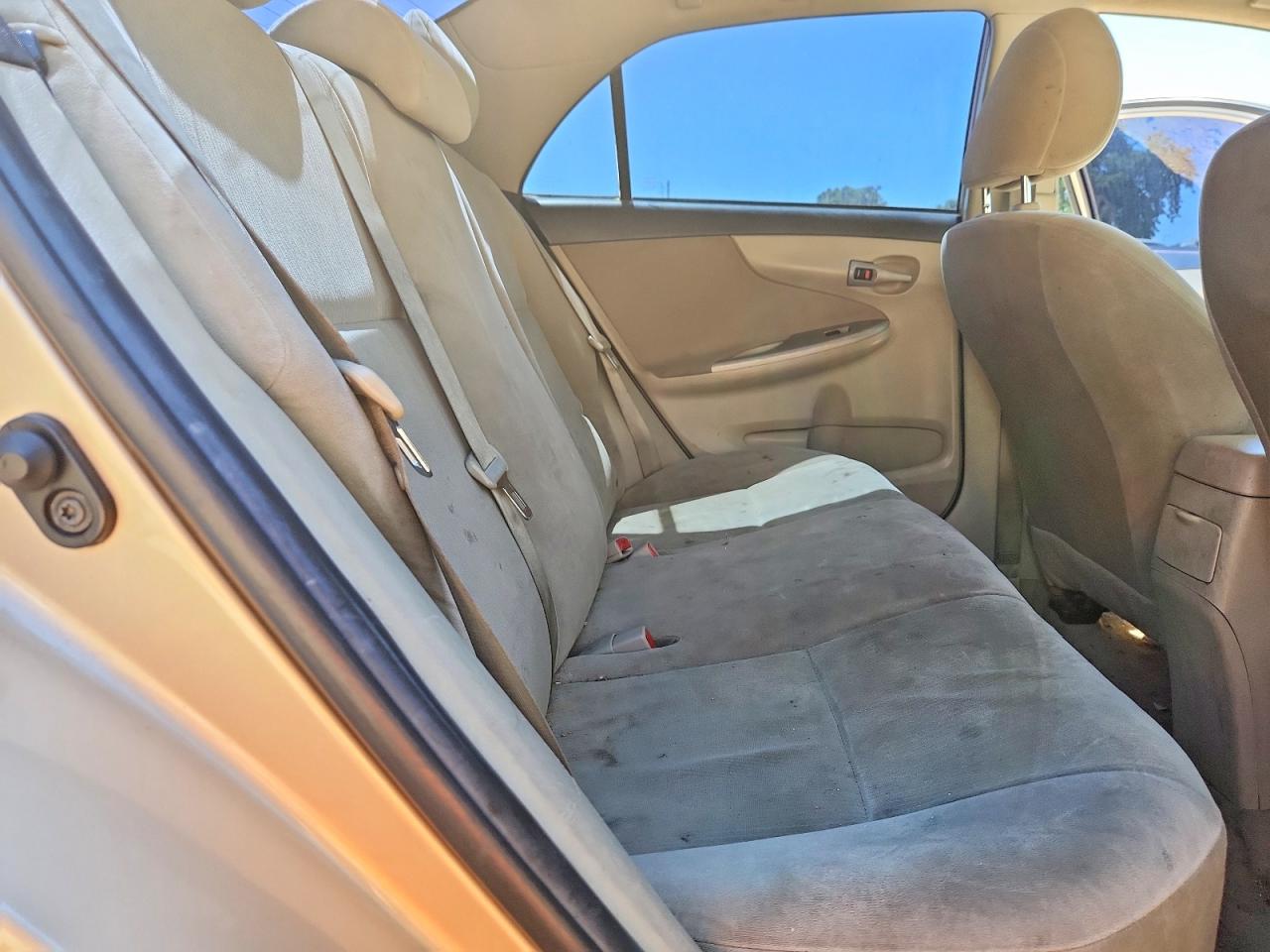 2013 Toyota Corolla Le Gold vin: 5YFBU4EE1DP142958