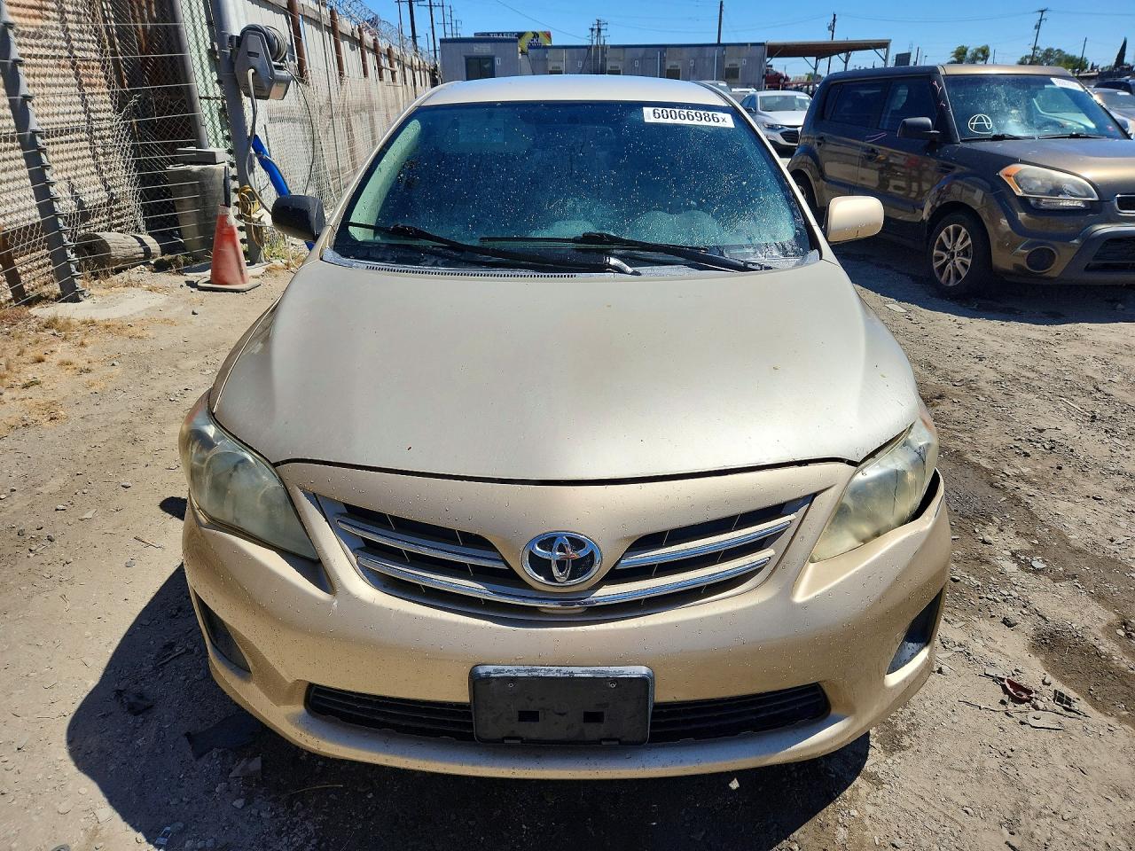 2013 Toyota Corolla Le Gold vin: 5YFBU4EE1DP142958