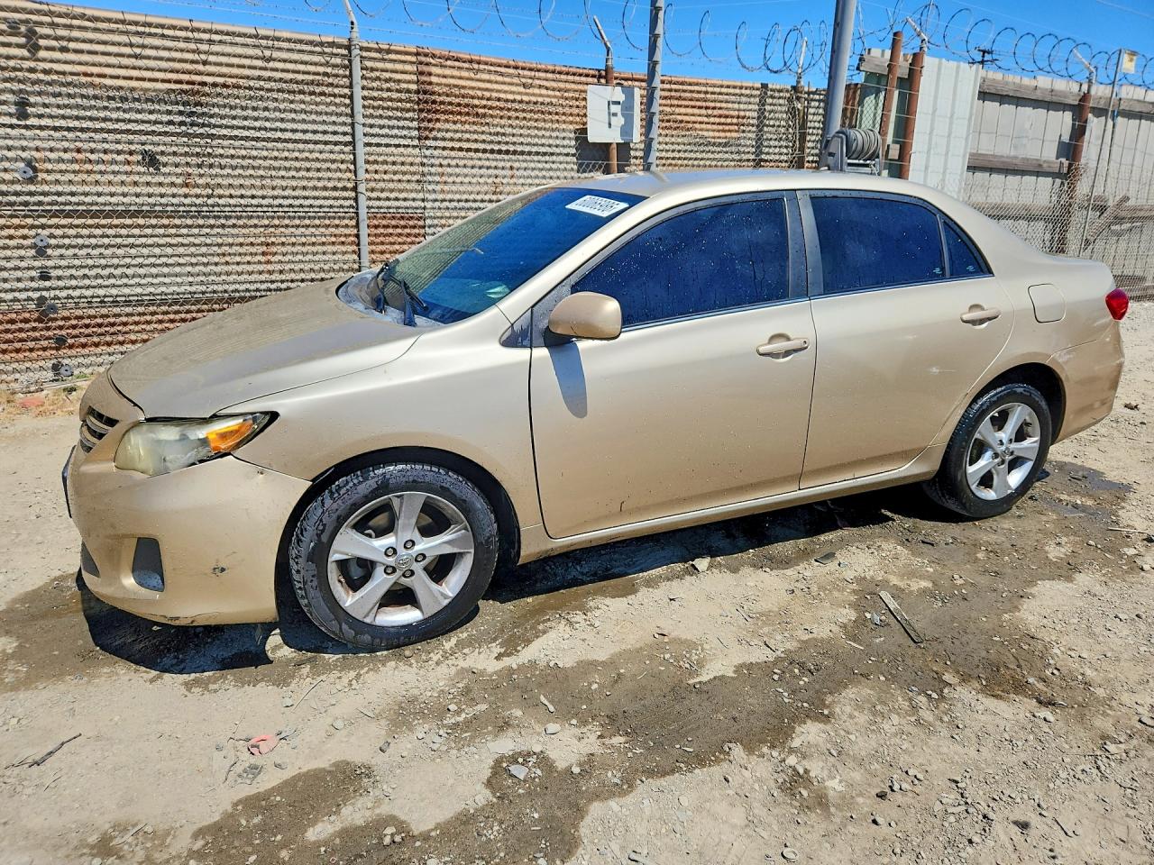 2013 Toyota Corolla Le Gold vin: 5YFBU4EE1DP142958