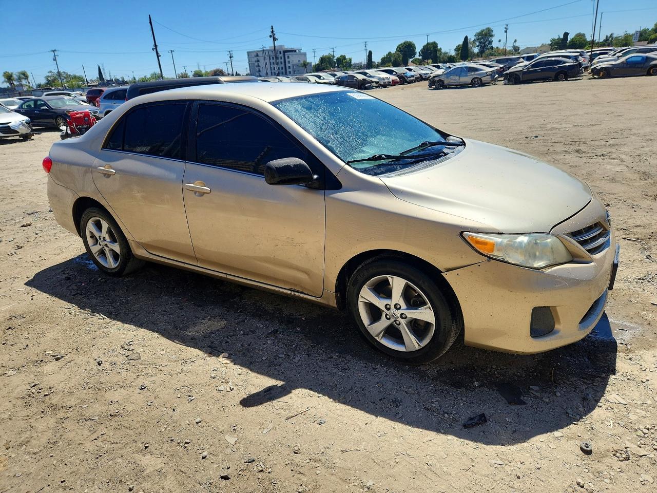2013 Toyota Corolla Le Gold vin: 5YFBU4EE1DP142958