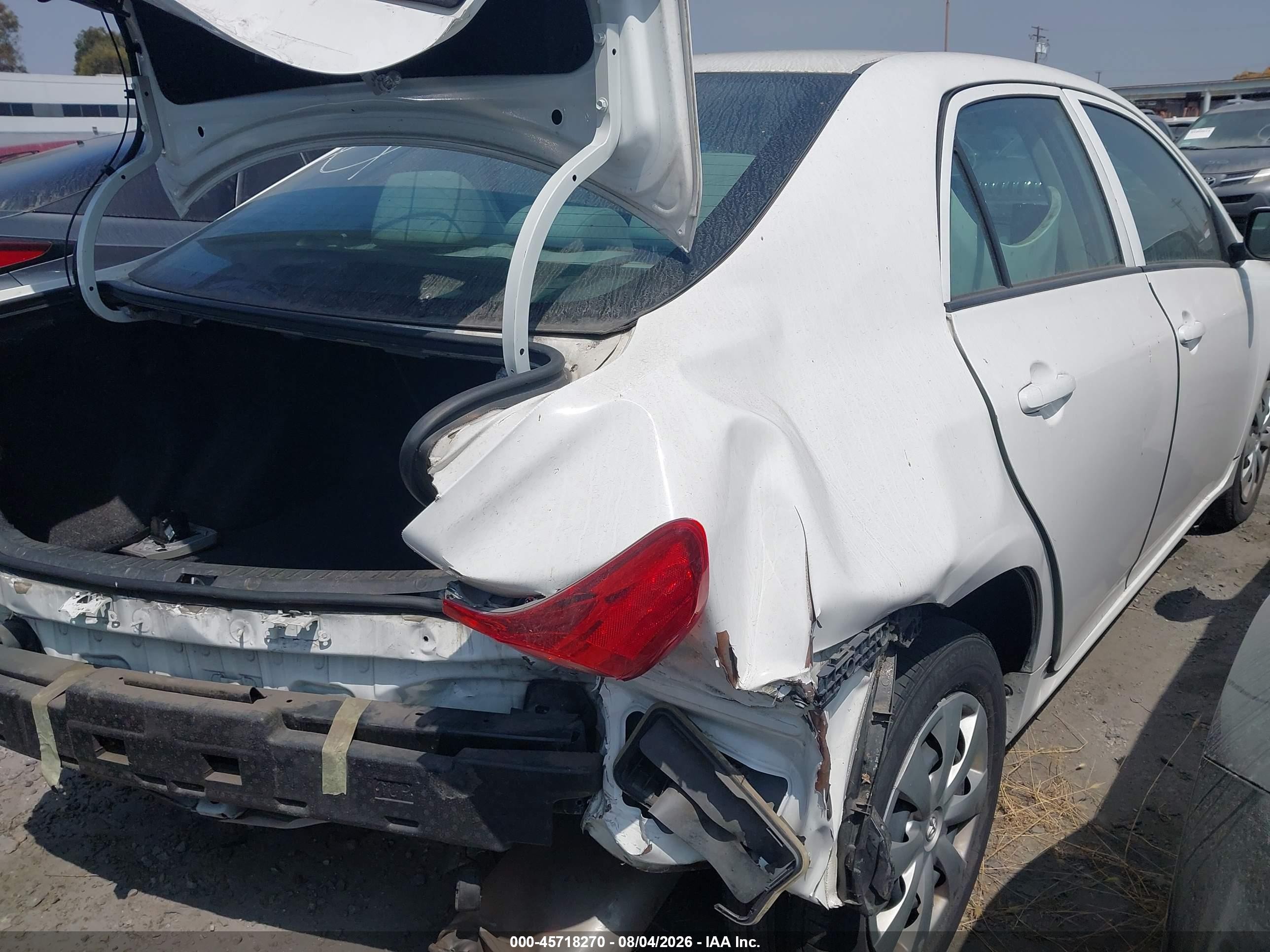 2013 Toyota Corolla L Белый vin: 5YFBU4EE1DP149716
