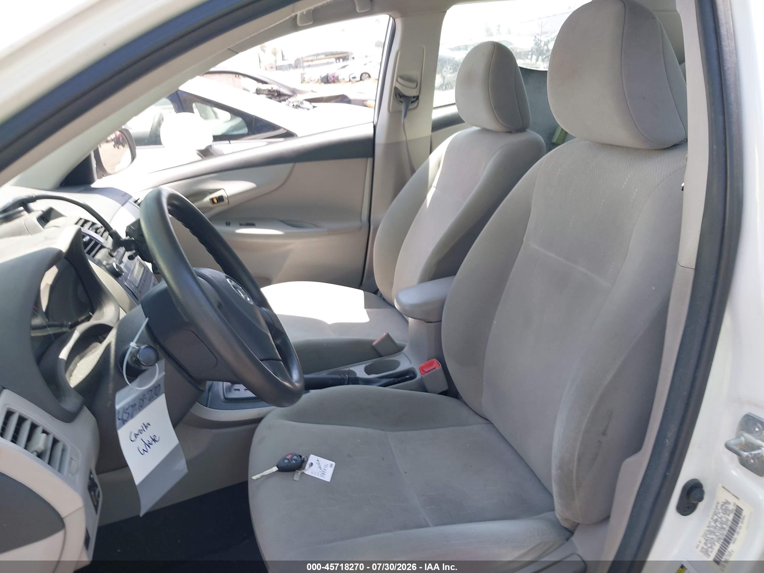 2013 Toyota Corolla L Белый vin: 5YFBU4EE1DP149716