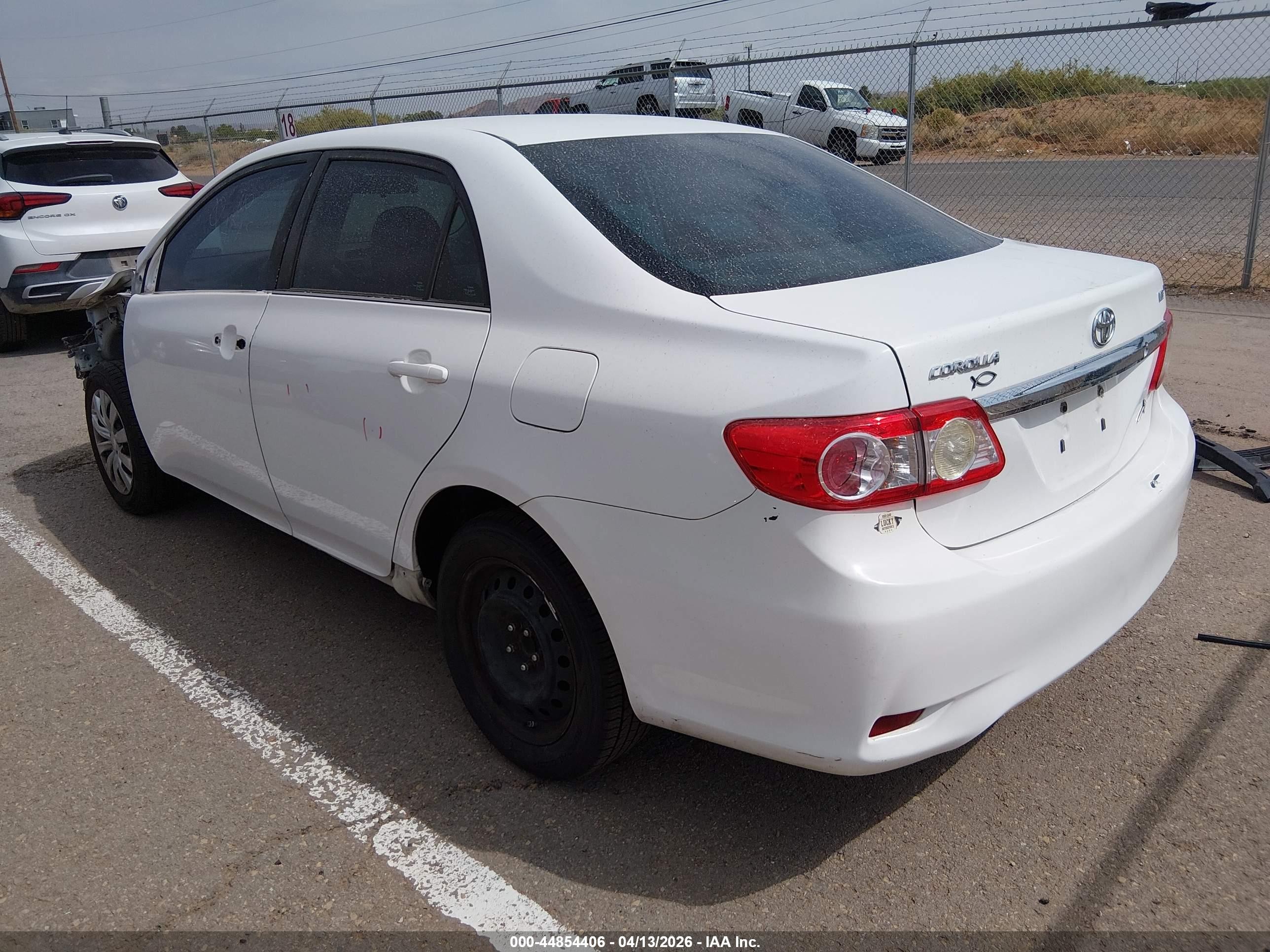 2013 Toyota Corolla Le White vin: 5YFBU4EE1DP157363