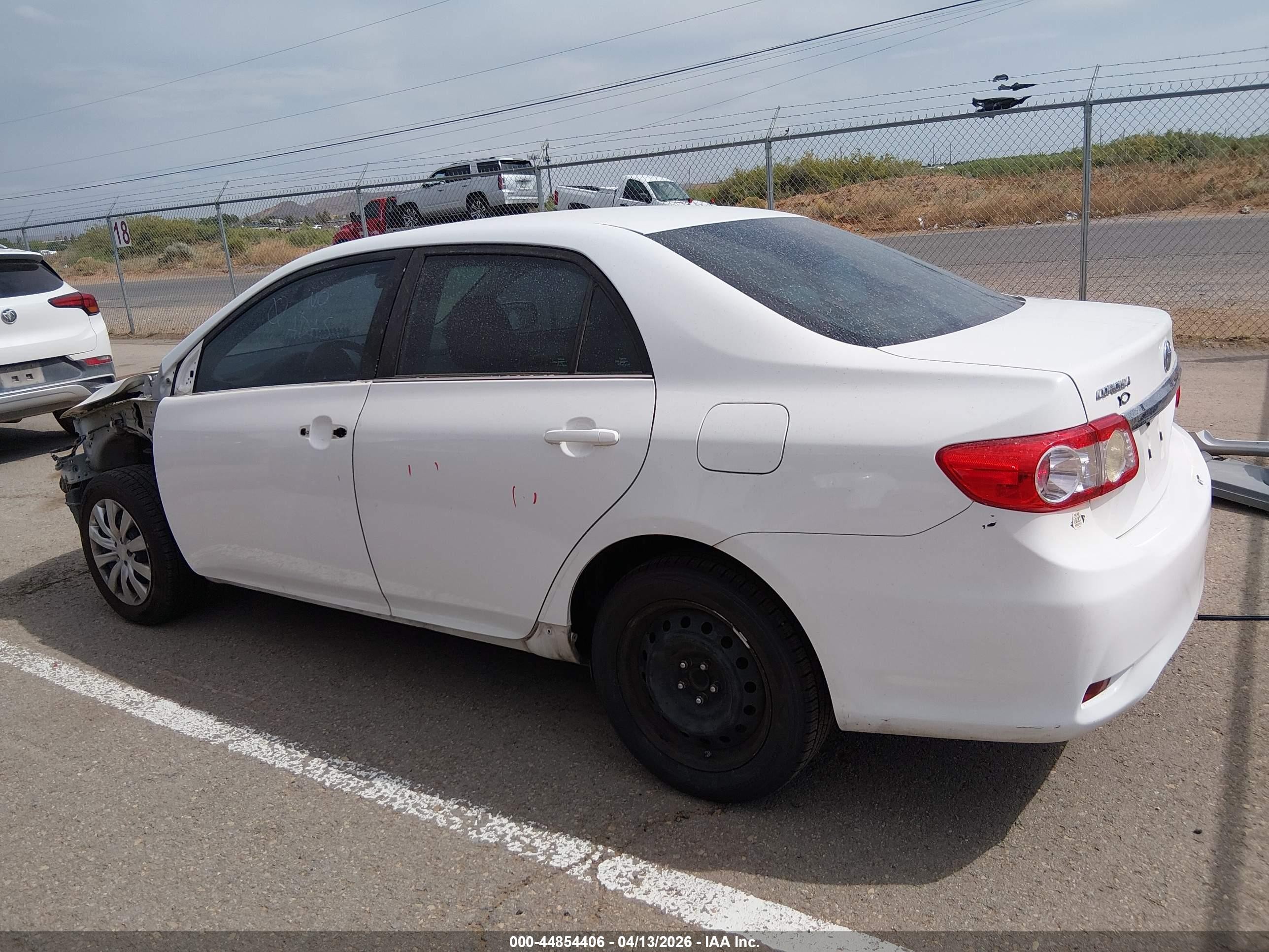 2013 Toyota Corolla Le White vin: 5YFBU4EE1DP157363