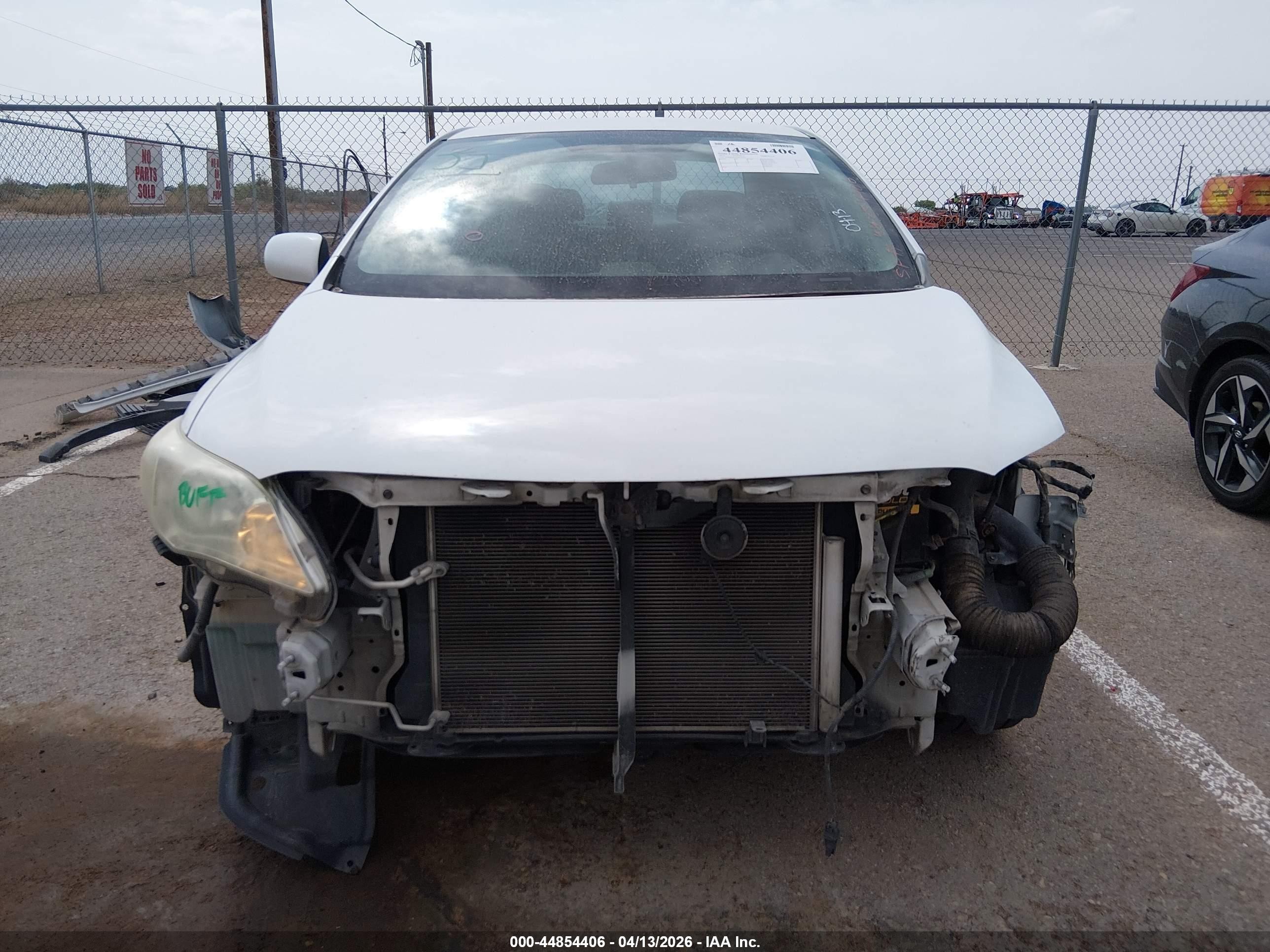 2013 Toyota Corolla Le White vin: 5YFBU4EE1DP157363