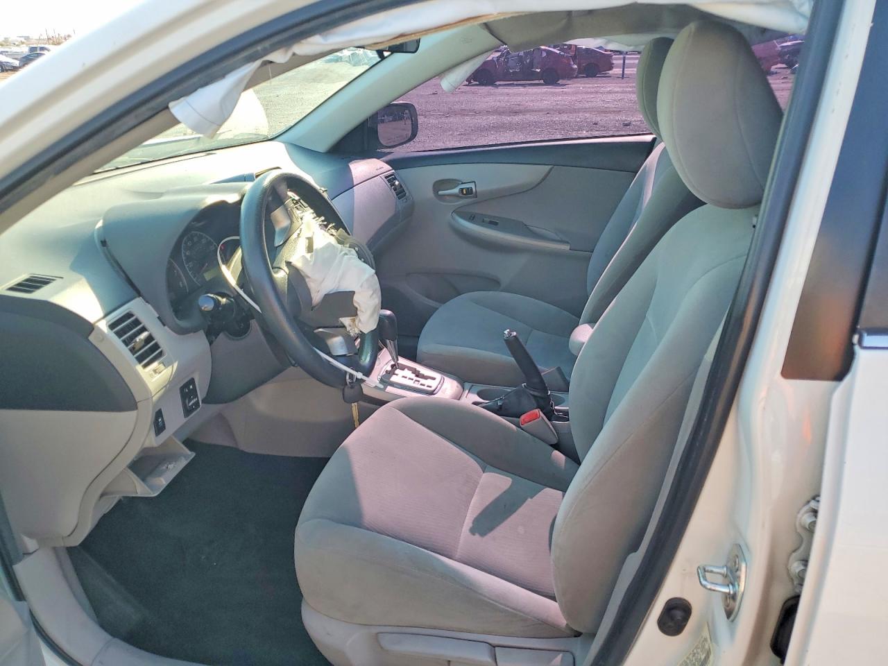 2013 Toyota Corolla White vin: 5YFBU4EE1DP159503