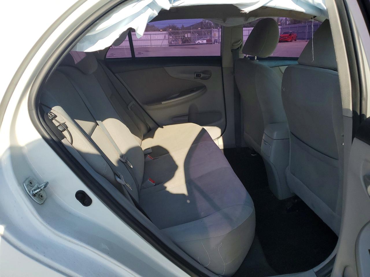 2013 Toyota Corolla White vin: 5YFBU4EE1DP159503