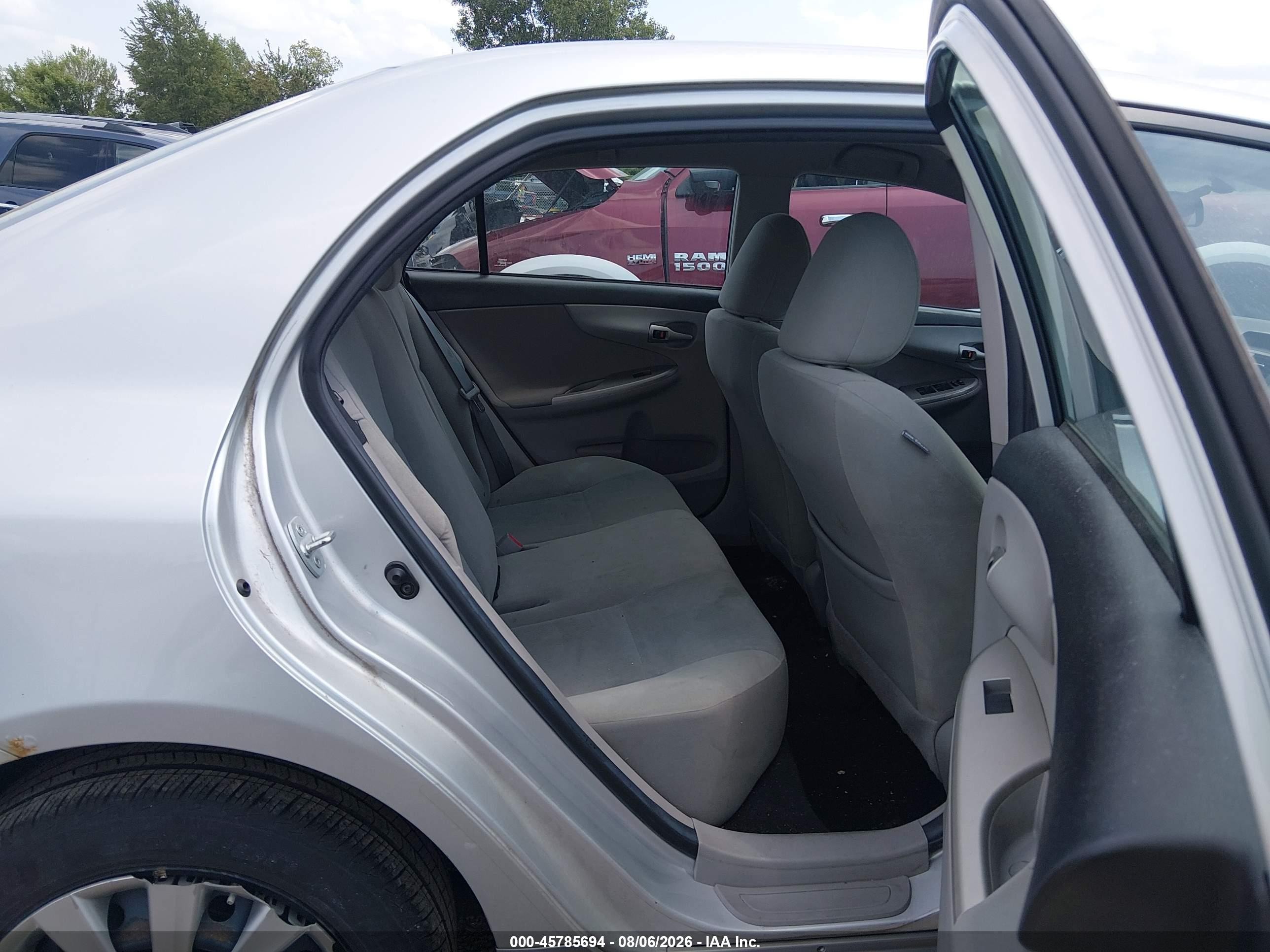 2013 Toyota Corolla Le Silver vin: 5YFBU4EE1DP166810