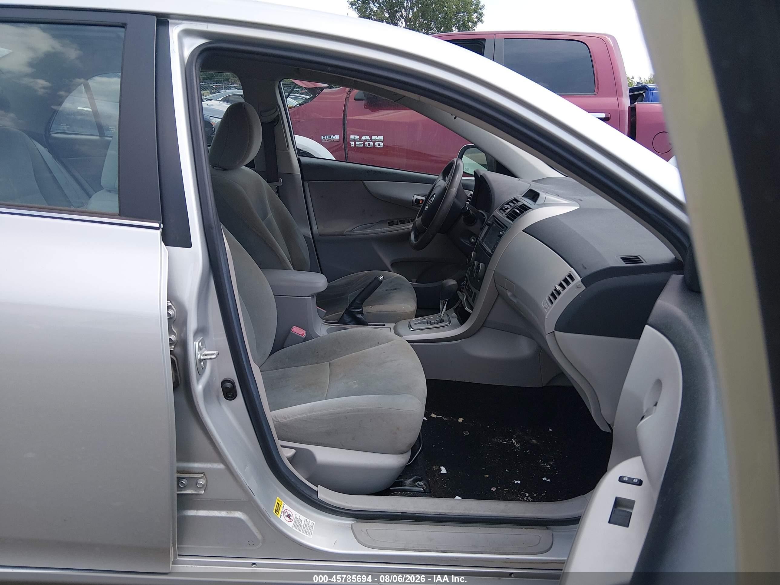 2013 Toyota Corolla Le Silver vin: 5YFBU4EE1DP166810