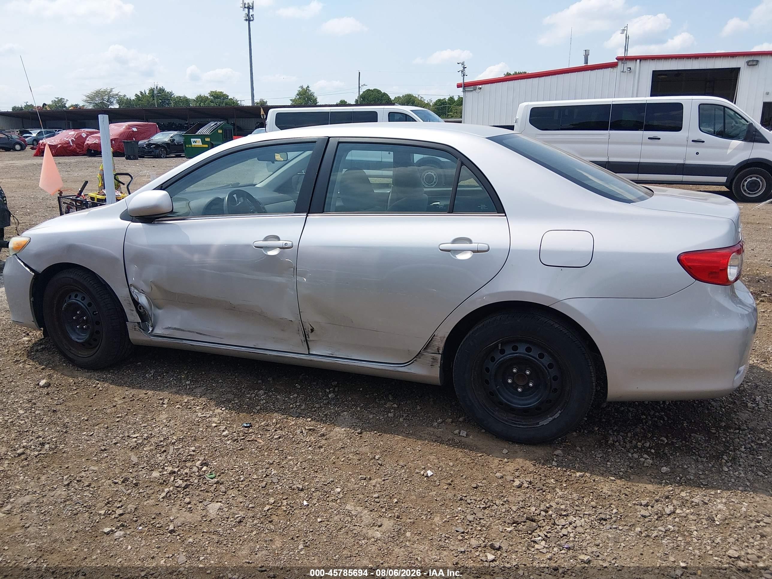 2013 Toyota Corolla Le Silver vin: 5YFBU4EE1DP166810