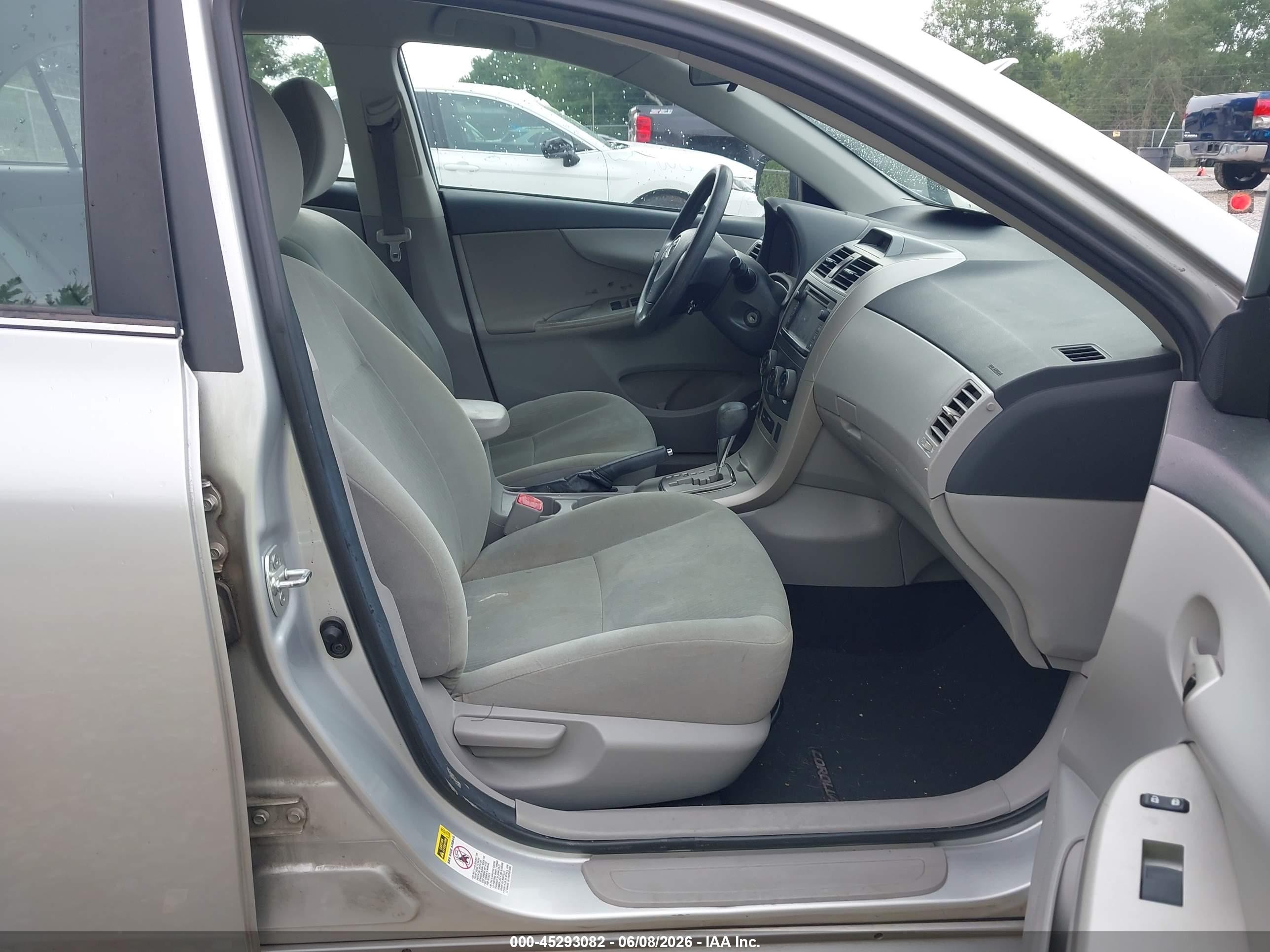 2013 Toyota Corolla Le Silver vin: 5YFBU4EE1DP171618