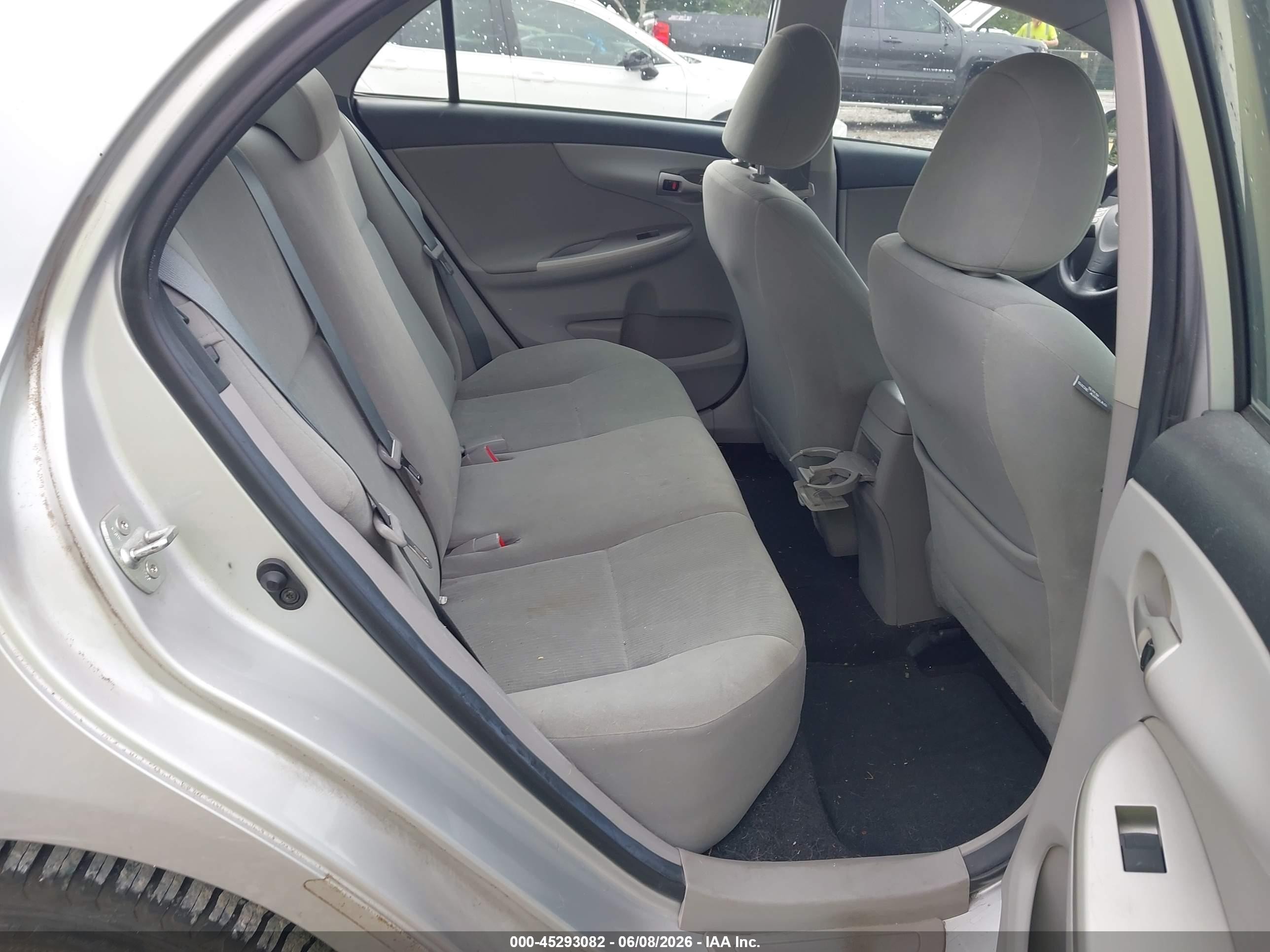 2013 Toyota Corolla Le Silver vin: 5YFBU4EE1DP171618