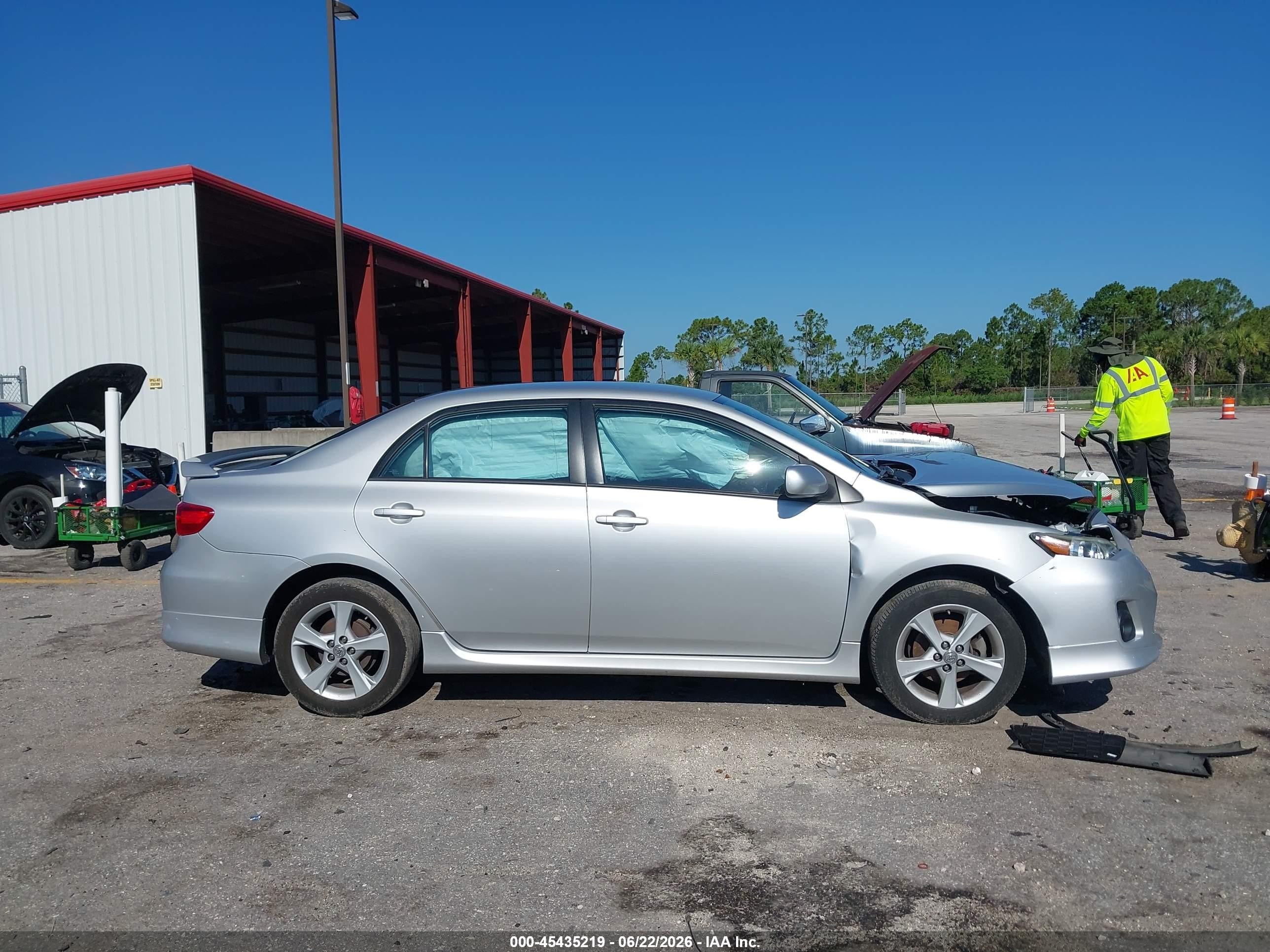 2013 Toyota Corolla S Silver vin: 5YFBU4EE1DP173871