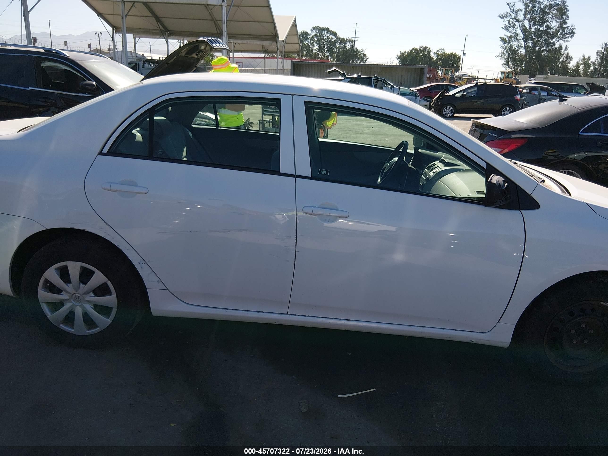 2013 Toyota Corolla L White vin: 5YFBU4EE1DP180013