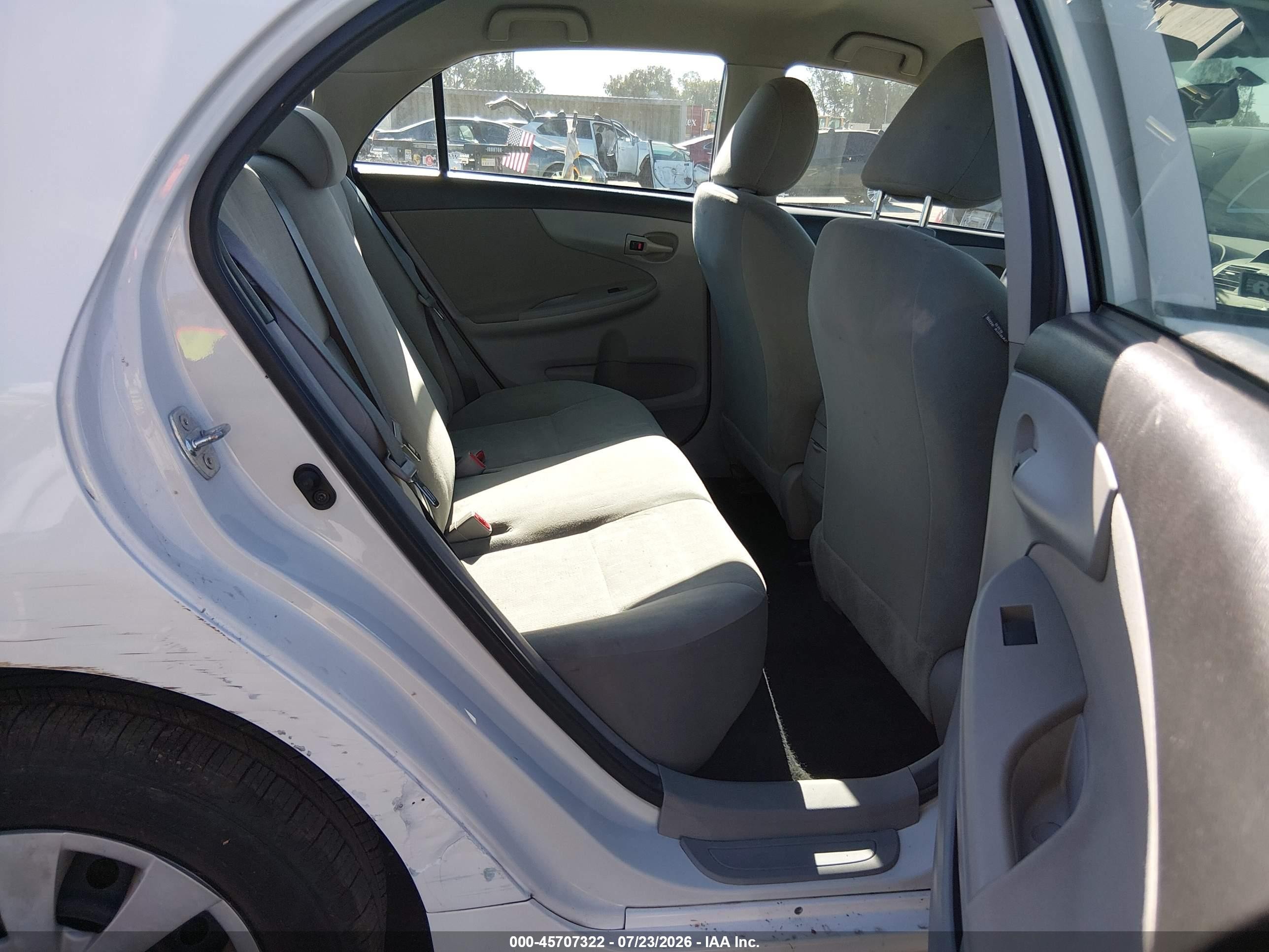 2013 Toyota Corolla L White vin: 5YFBU4EE1DP180013
