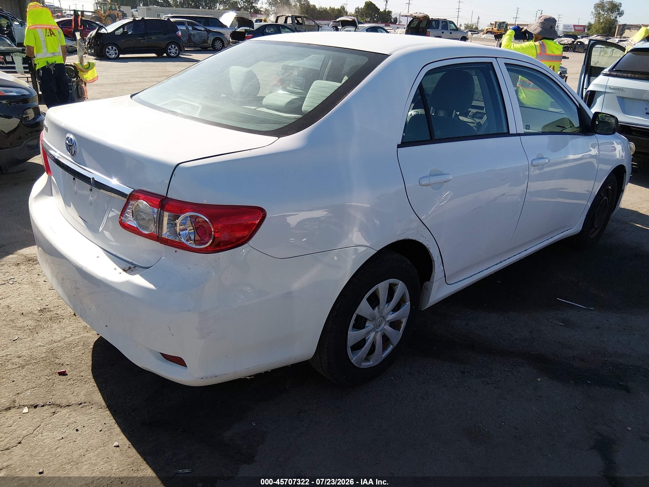 2013 Toyota Corolla L White vin: 5YFBU4EE1DP180013