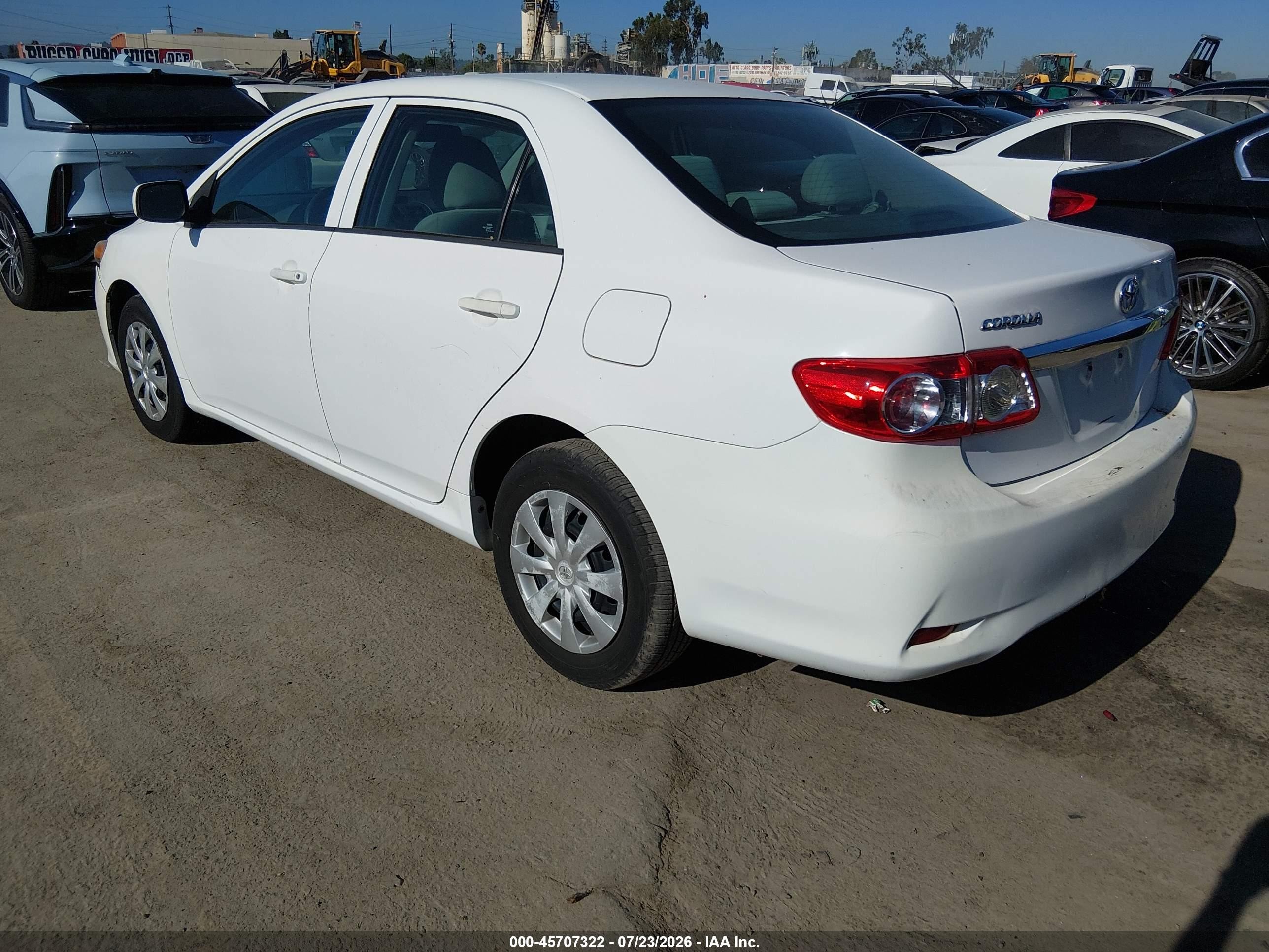 2013 Toyota Corolla L White vin: 5YFBU4EE1DP180013