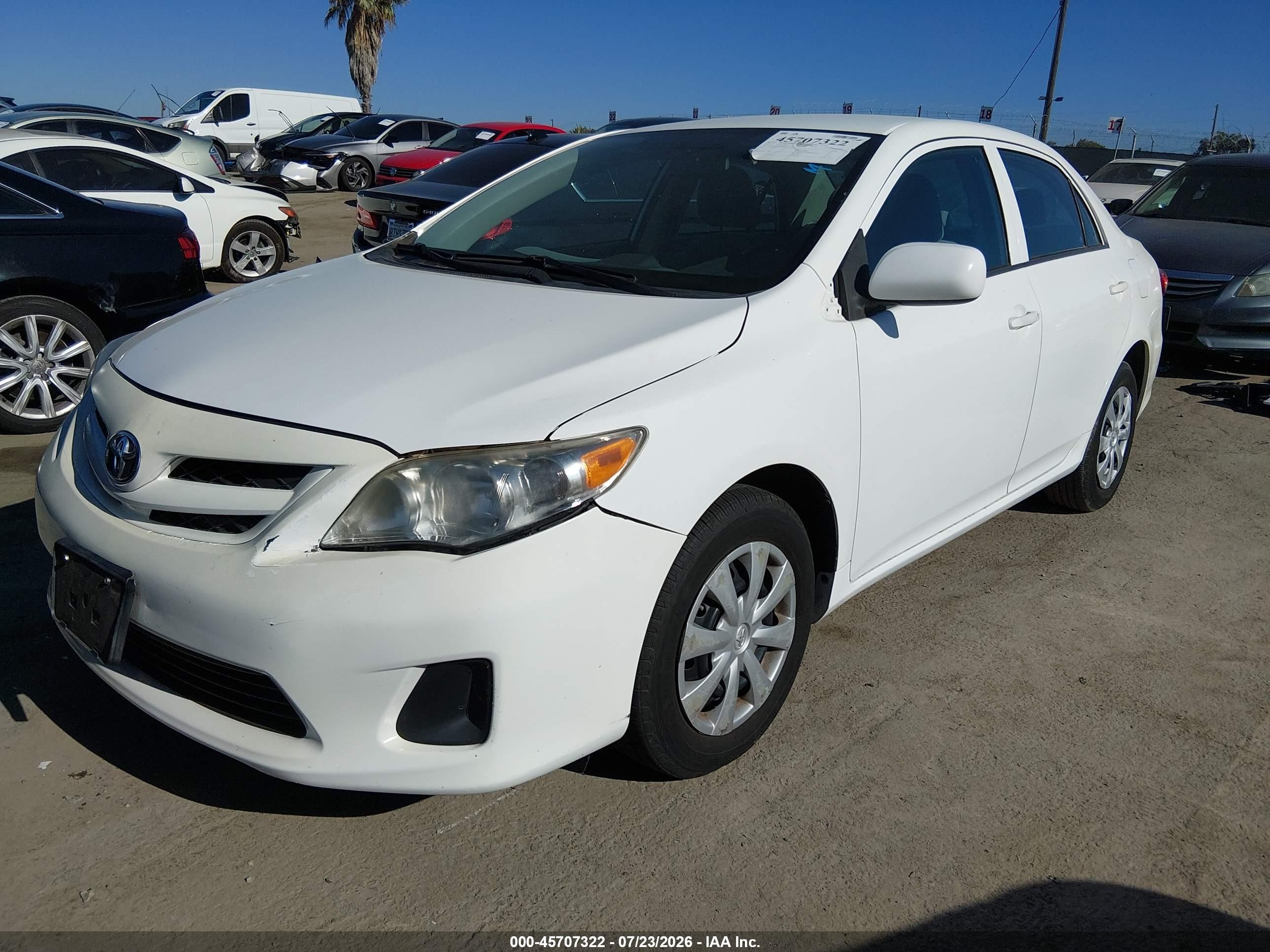 2013 Toyota Corolla L White vin: 5YFBU4EE1DP180013