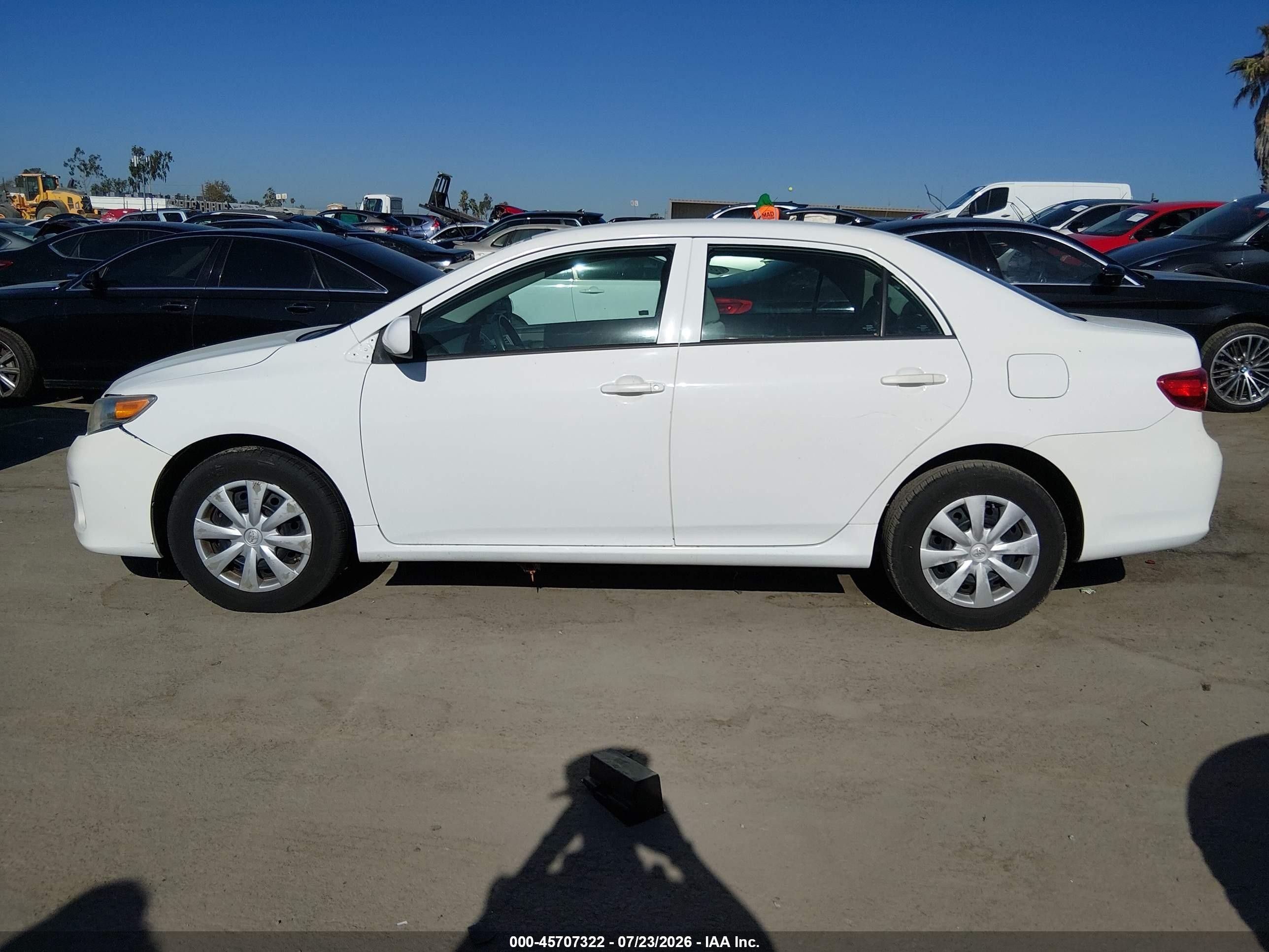 2013 Toyota Corolla L White vin: 5YFBU4EE1DP180013