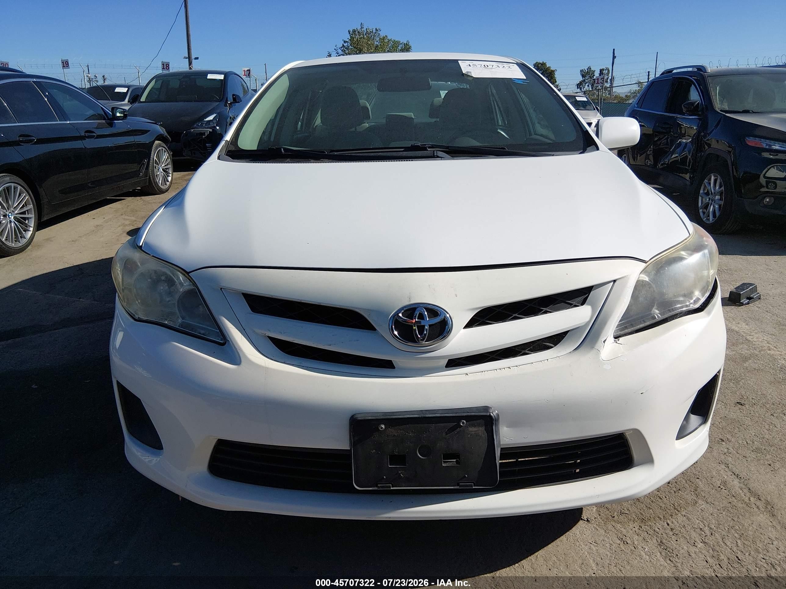 2013 Toyota Corolla L White vin: 5YFBU4EE1DP180013