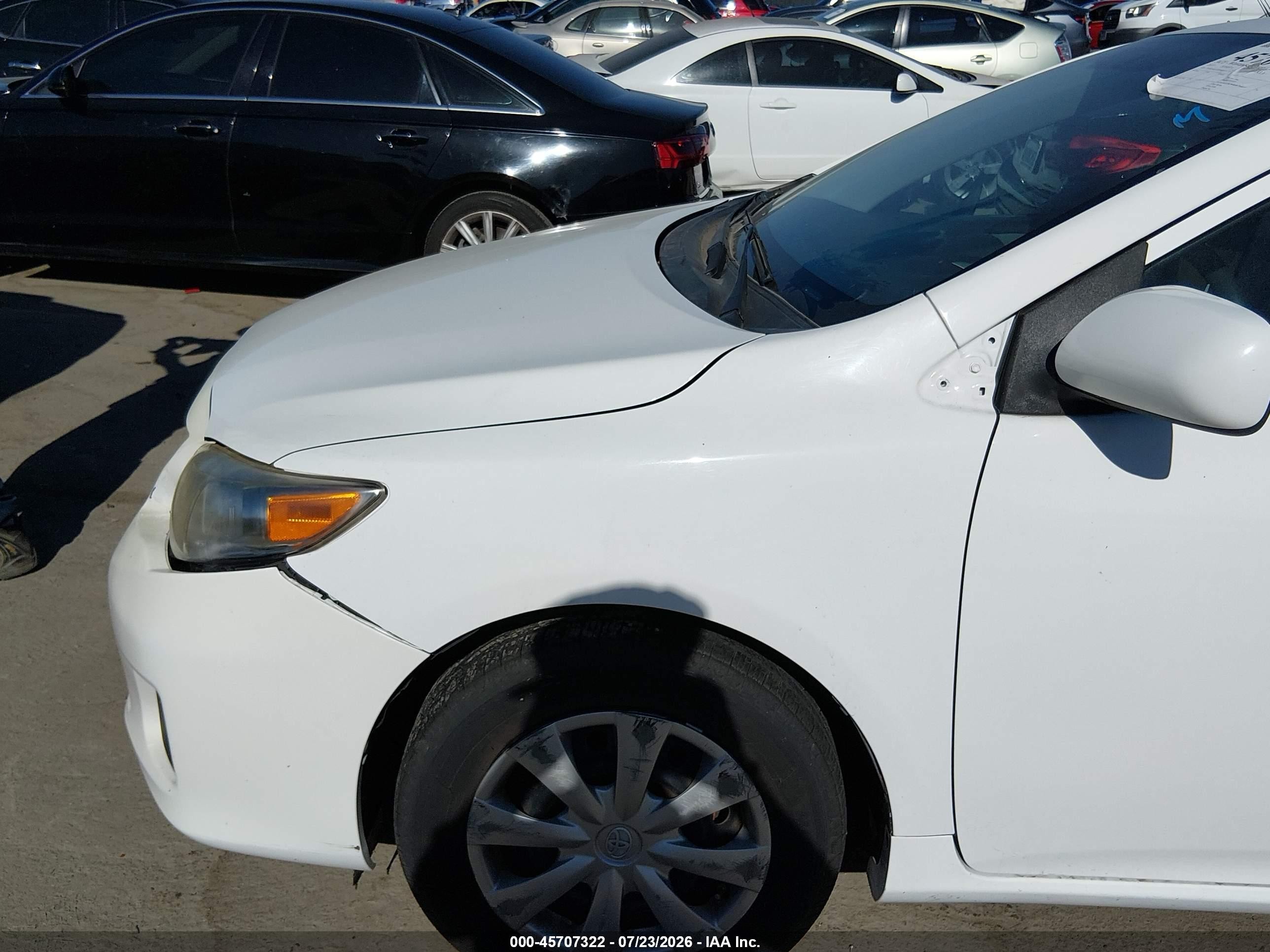 2013 Toyota Corolla L White vin: 5YFBU4EE1DP180013