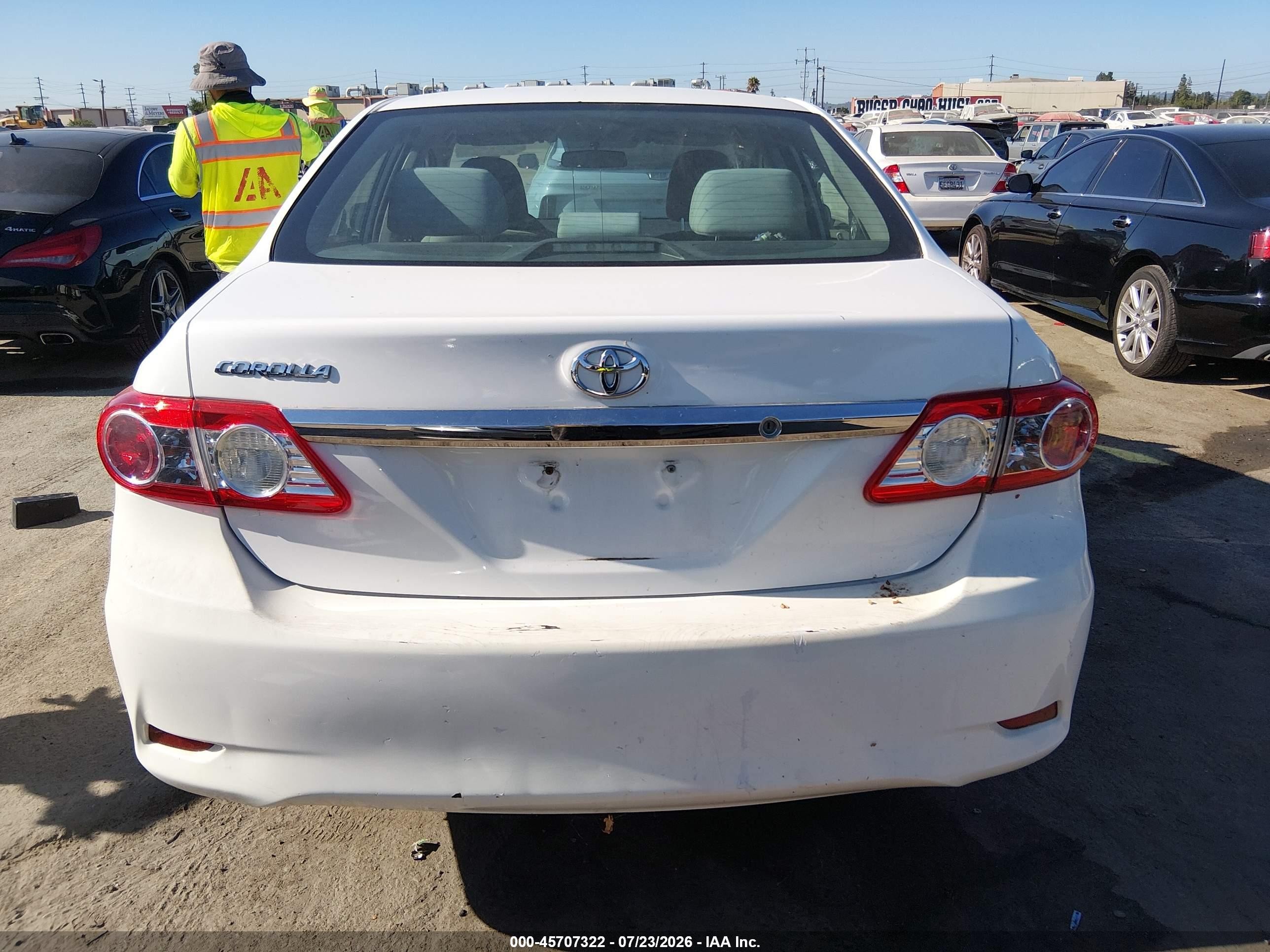 2013 Toyota Corolla L White vin: 5YFBU4EE1DP180013