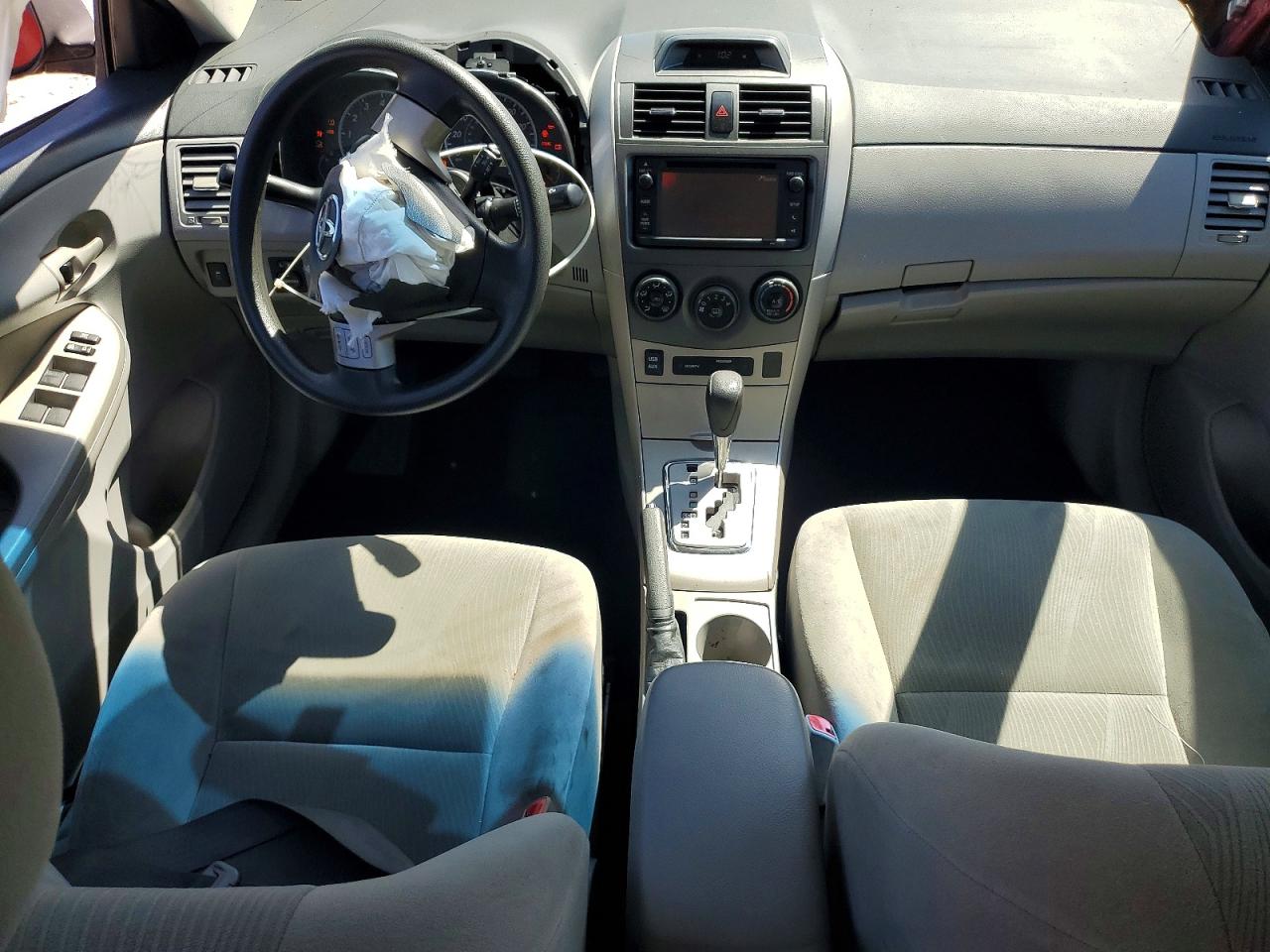2013 Toyota Corolla Le Red vin: 5YFBU4EE1DP202494