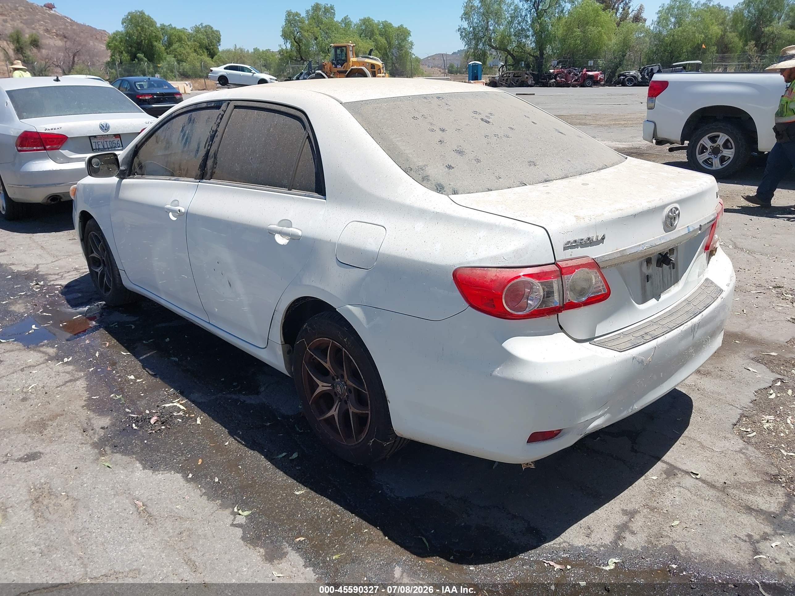 2013 Toyota Corolla Le White vin: 5YFBU4EE1DP209493