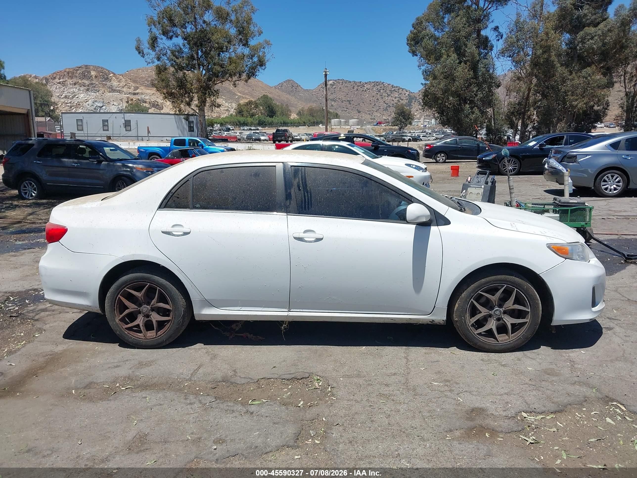 2013 Toyota Corolla Le White vin: 5YFBU4EE1DP209493