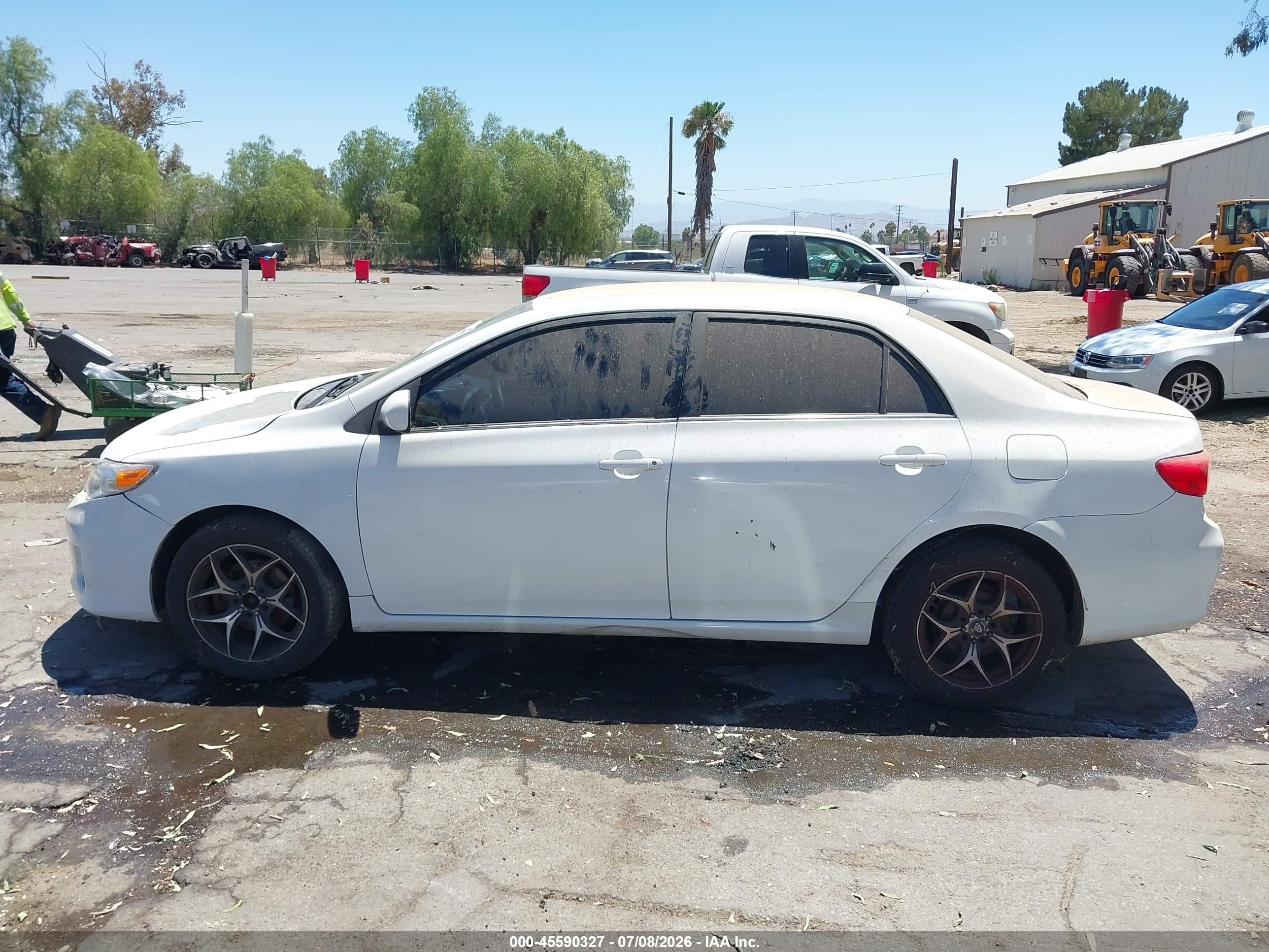 2013 Toyota Corolla Le White vin: 5YFBU4EE1DP209493