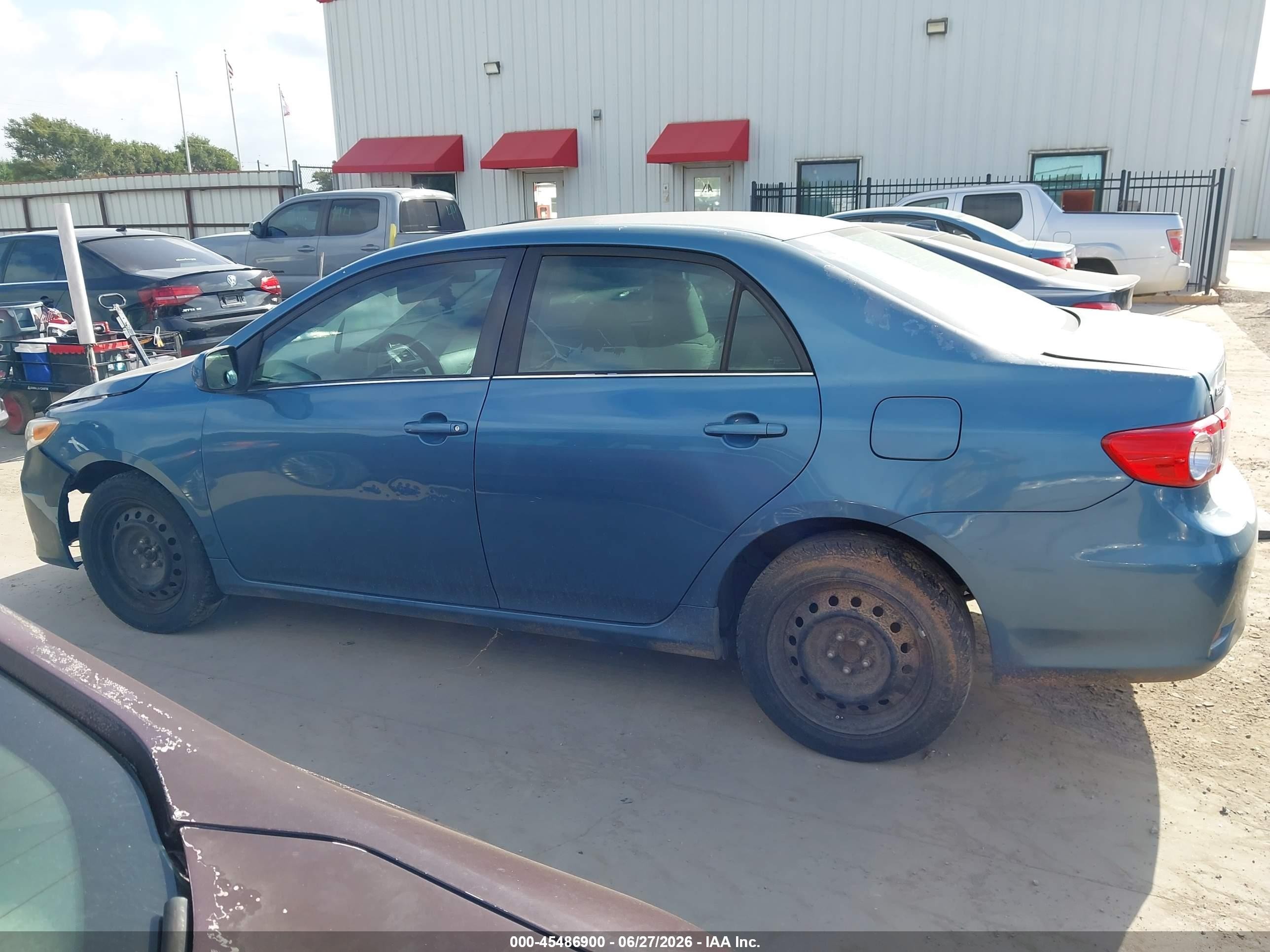 2013 Toyota Corolla Le Blue vin: 5YFBU4EE1DP210918