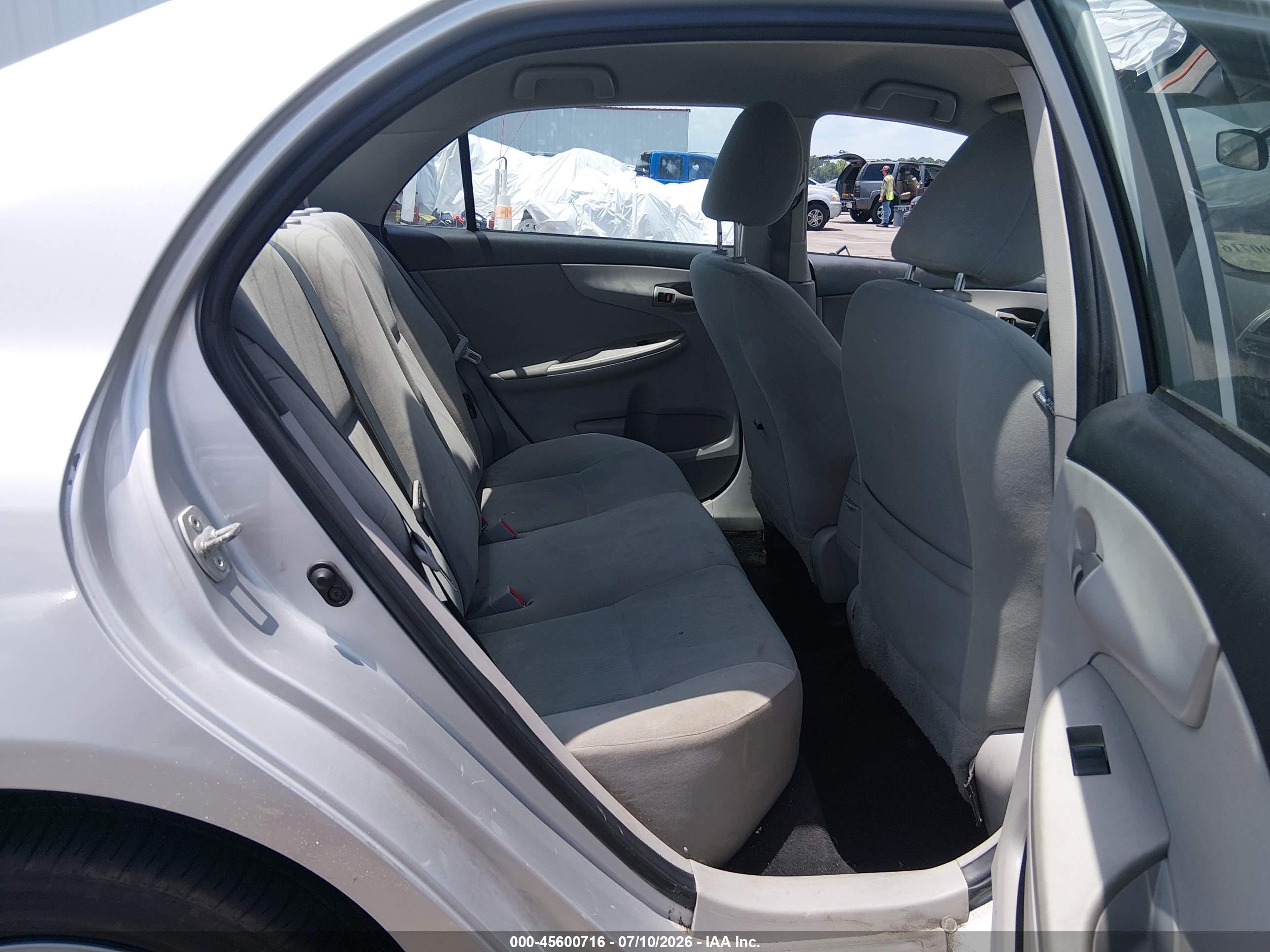 2012 Toyota Corolla Le Silver vin: 5YFBU4EE2CP023539
