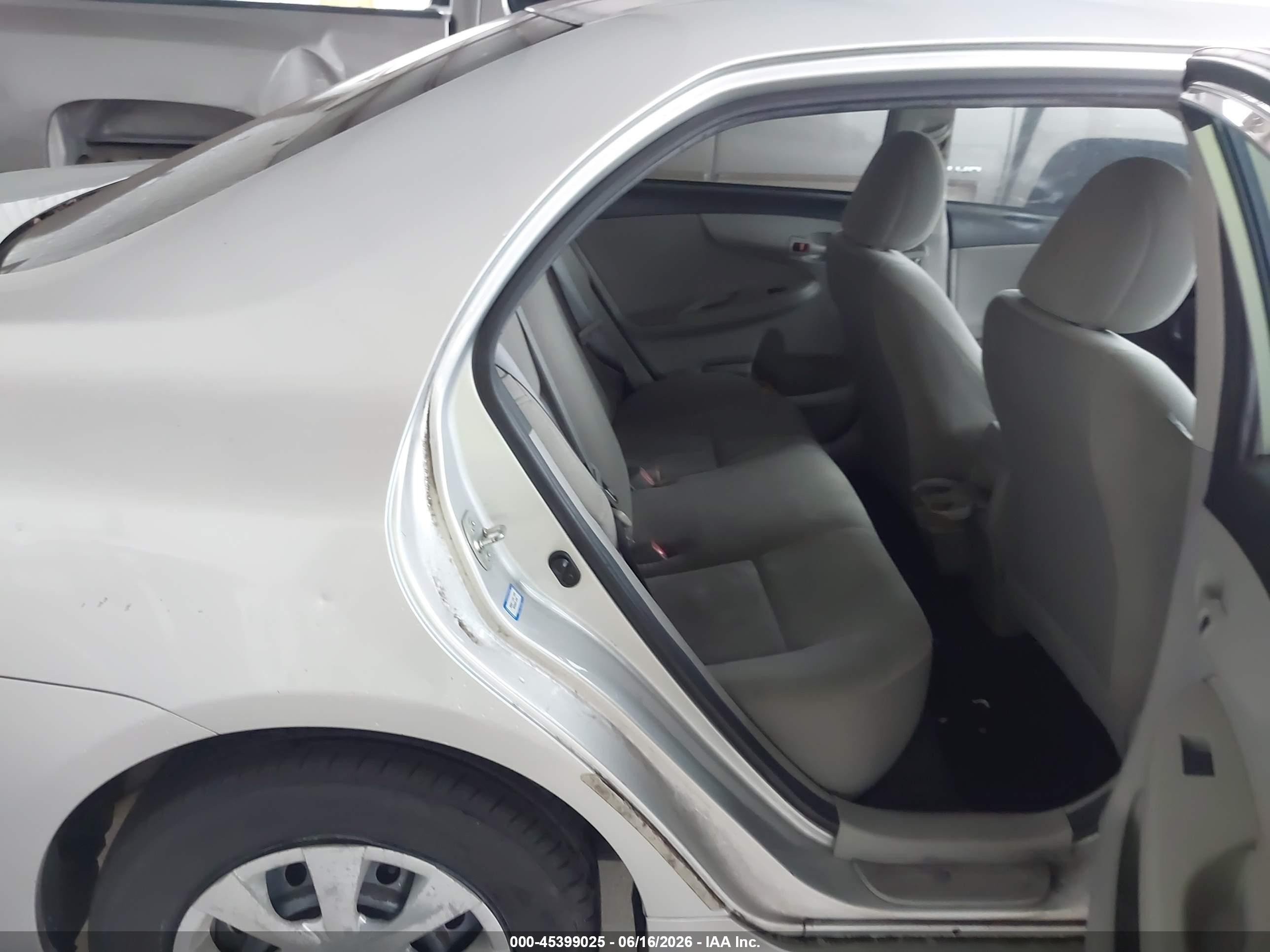2012 Toyota Corolla L Silver vin: 5YFBU4EE2CP043919