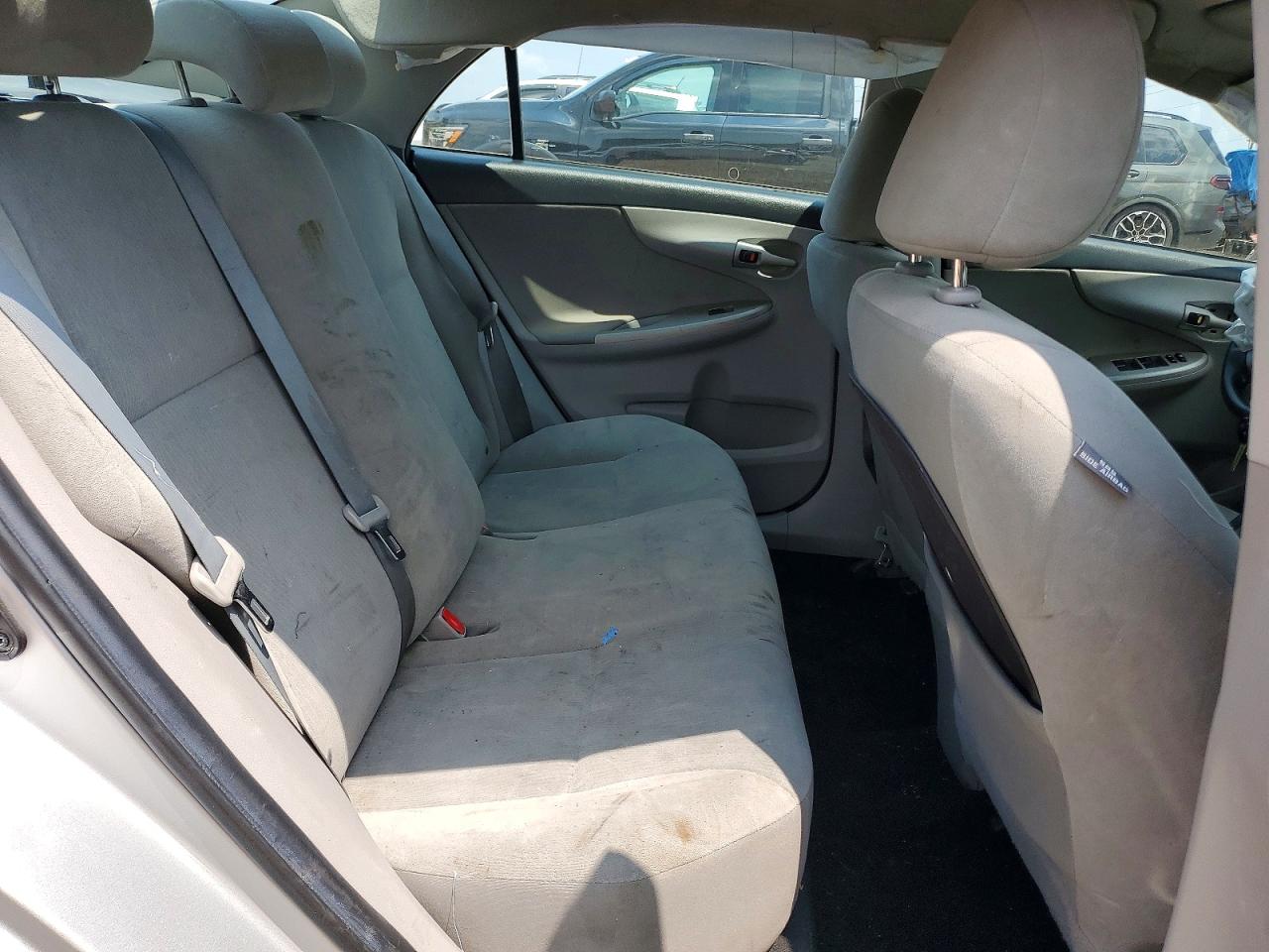 2013 Toyota Corolla Le Silver vin: 5YFBU4EE2DP102307