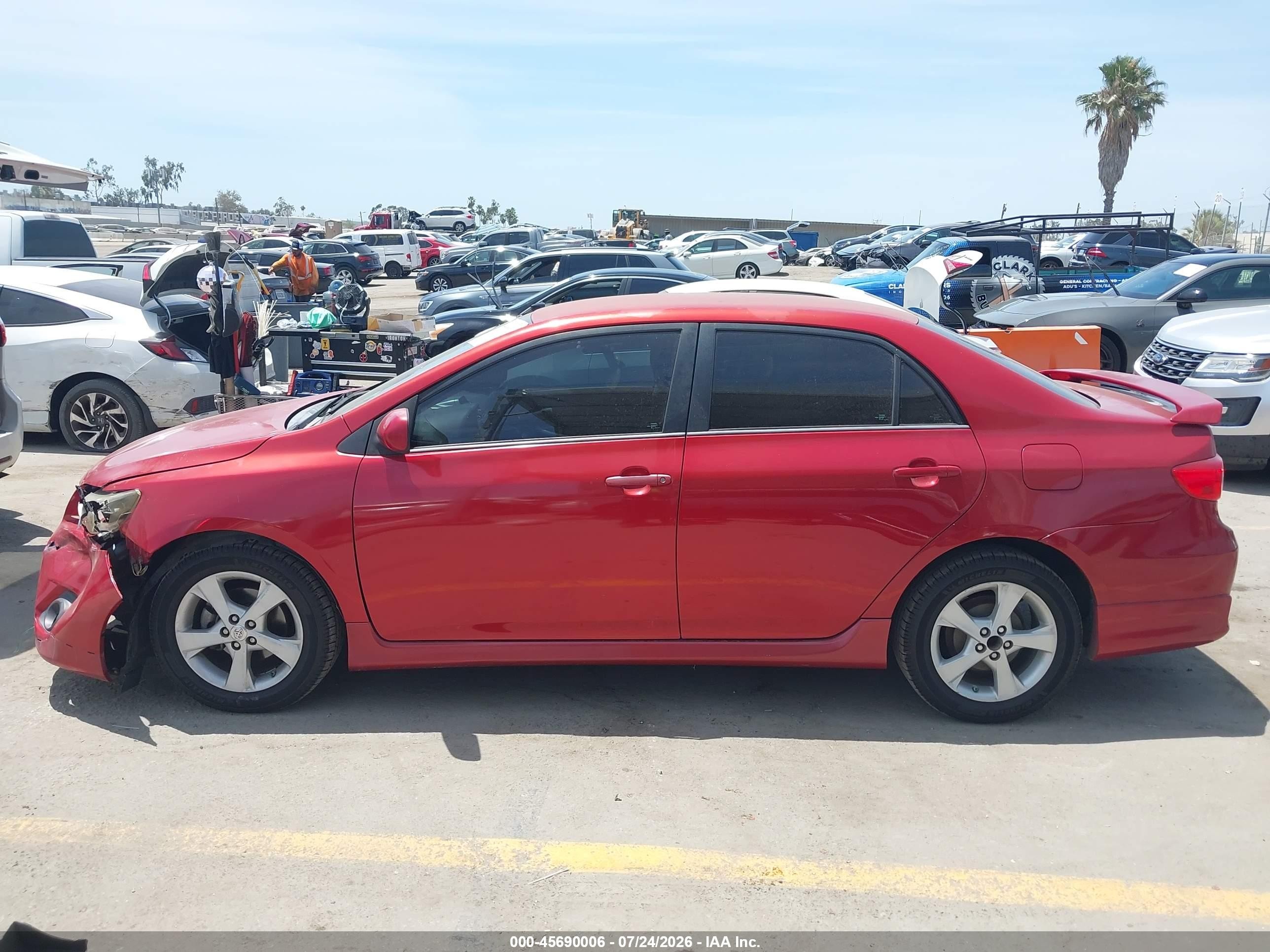 2013 Toyota Corolla S Красный vin: 5YFBU4EE2DP103599