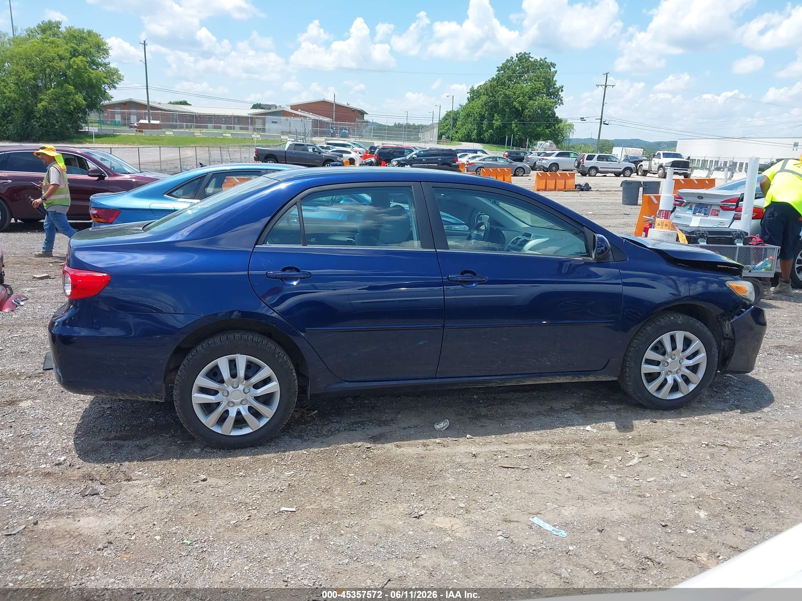 2013 Toyota Corolla Le Blue vin: 5YFBU4EE2DP115591