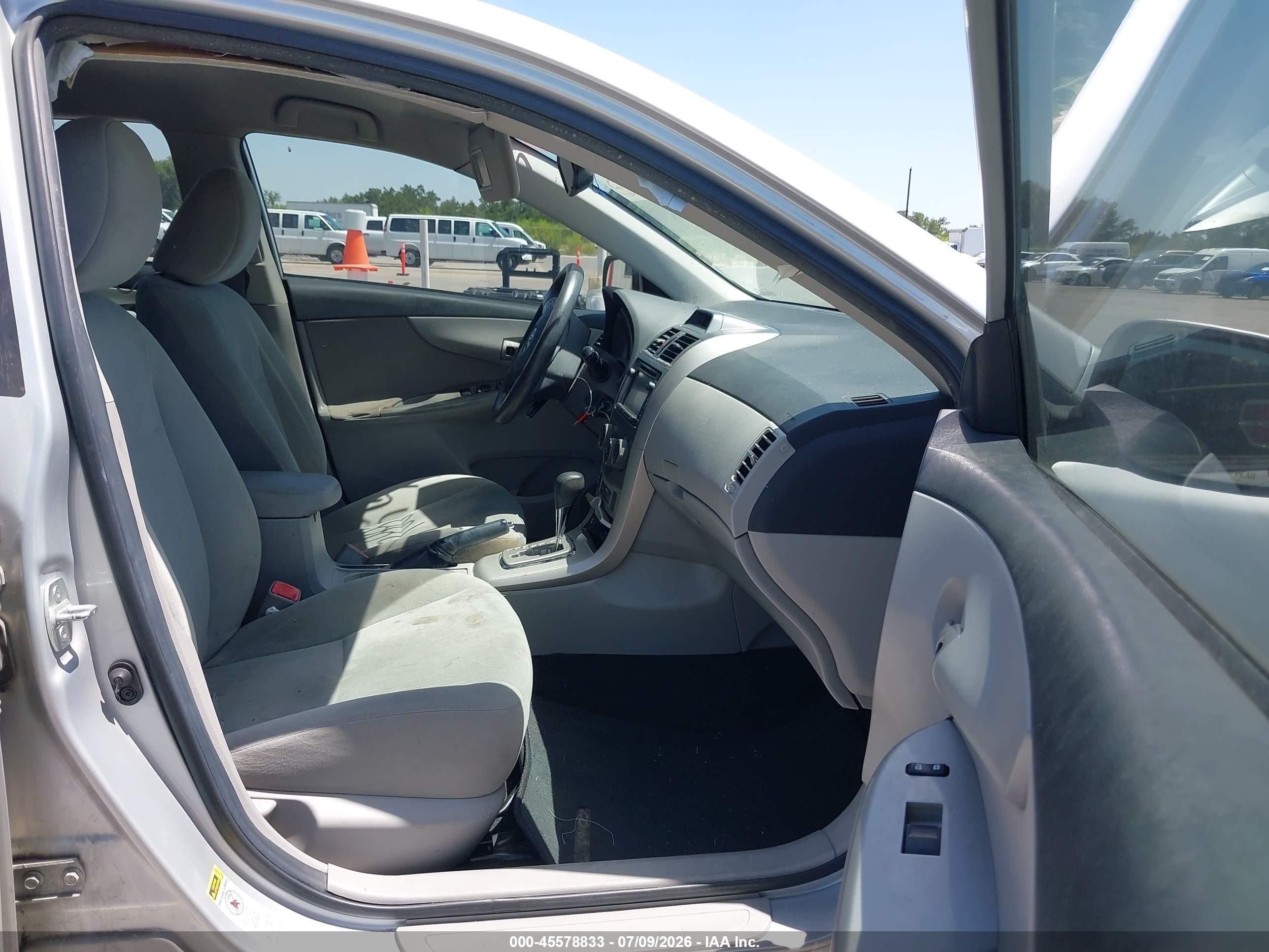 2013 Toyota Corolla Le Silver vin: 5YFBU4EE2DP126798