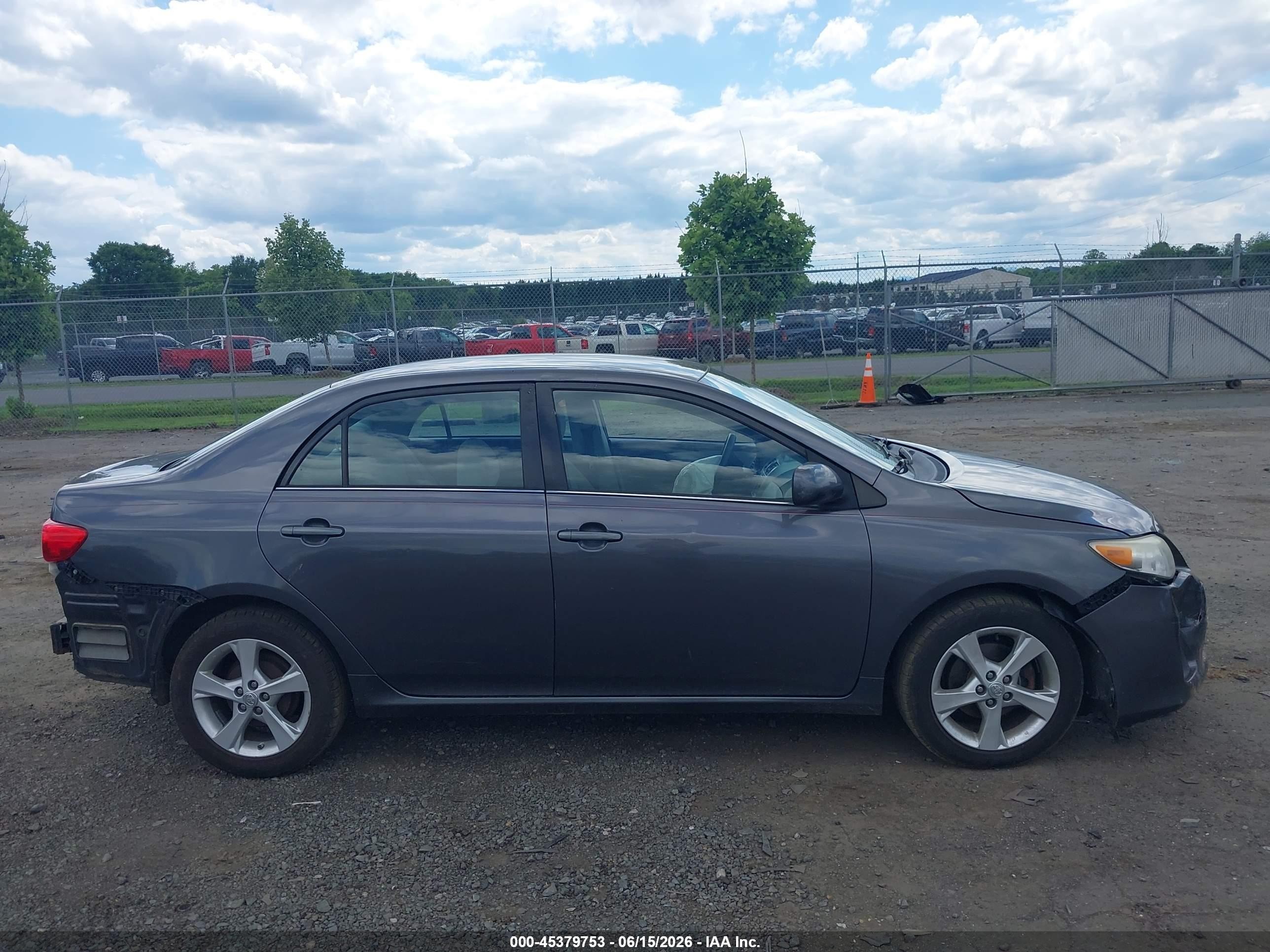 2013 Toyota Corolla Le Серый vin: 5YFBU4EE2DP129815