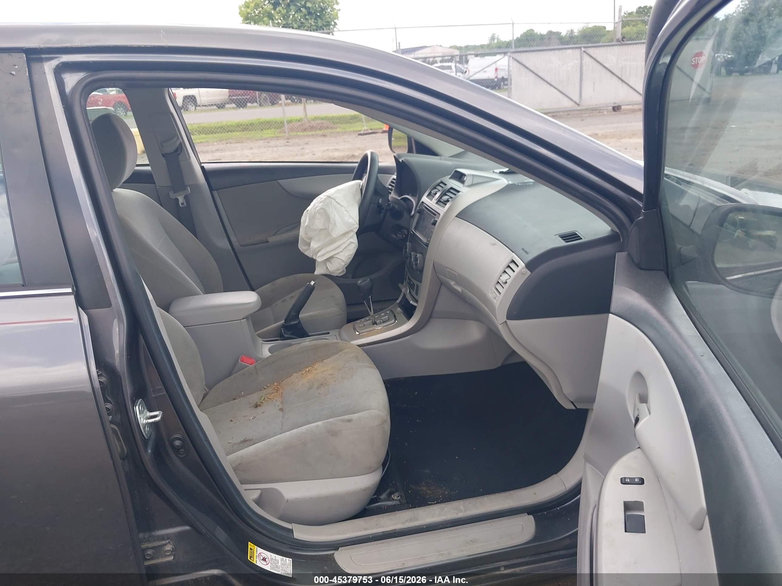 2013 Toyota Corolla Le Серый vin: 5YFBU4EE2DP129815