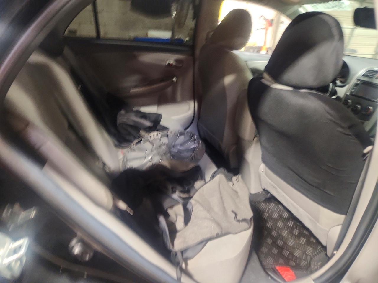 2013 Toyota Corolla Le Black vin: 5YFBU4EE2DP129846