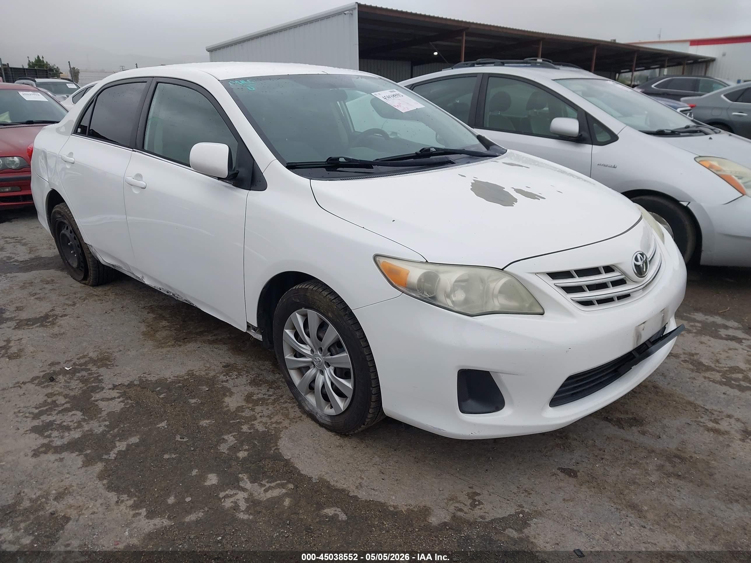 2013 Toyota Corolla Le White vin: 5YFBU4EE2DP135114