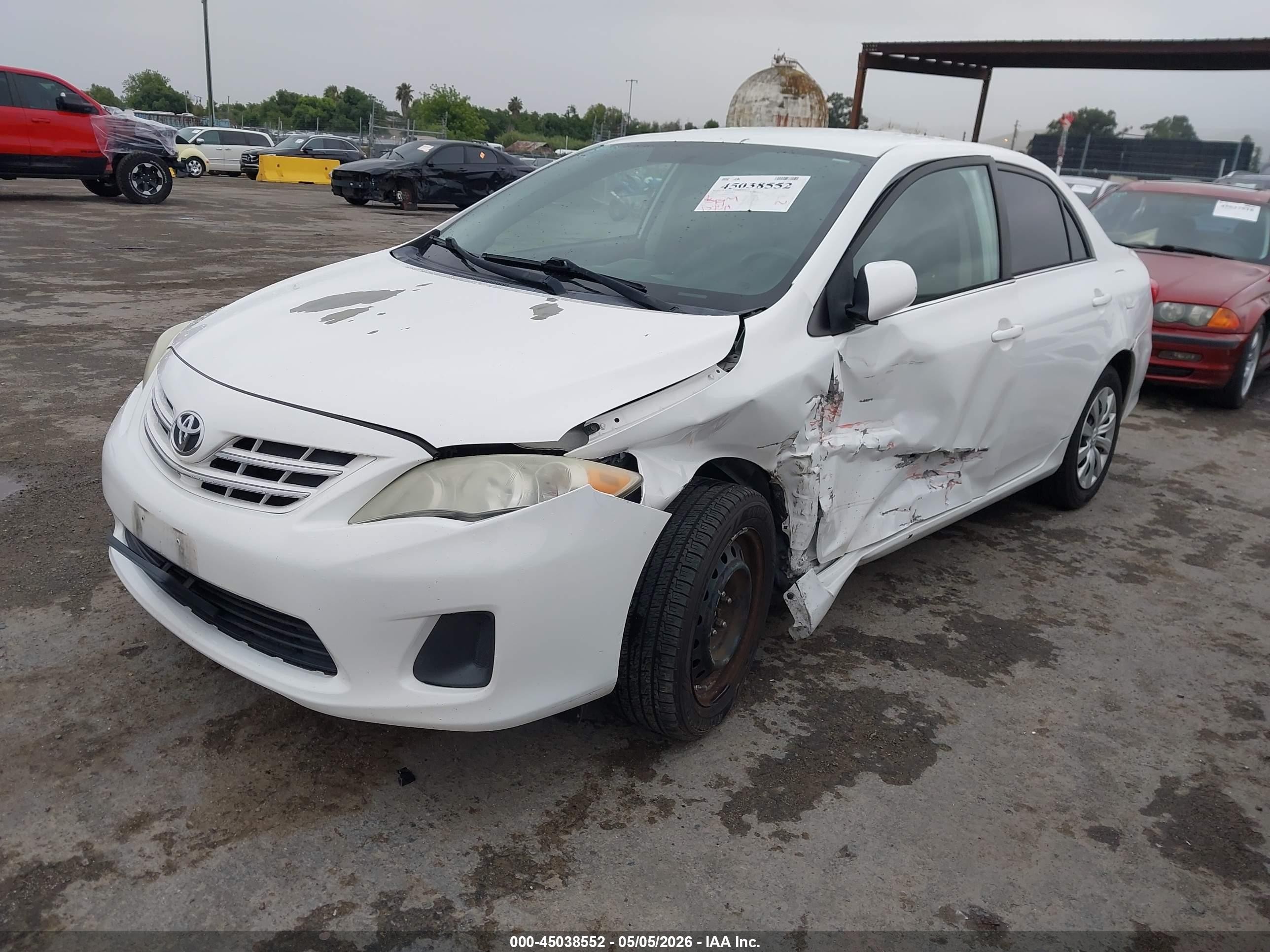 2013 Toyota Corolla Le White vin: 5YFBU4EE2DP135114